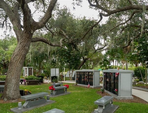 Fort Myers Memorial Gardens Funeral Home & Cemetery - Available 24/7