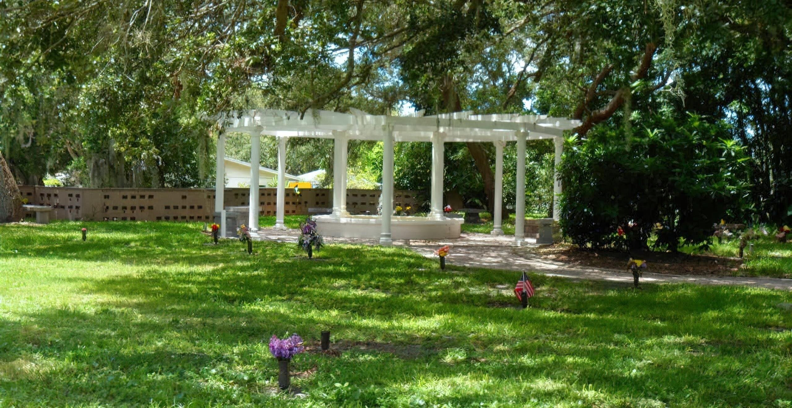 Woodlawn Memory Gardens: St. Petersburg Funeral Home & Cemetery