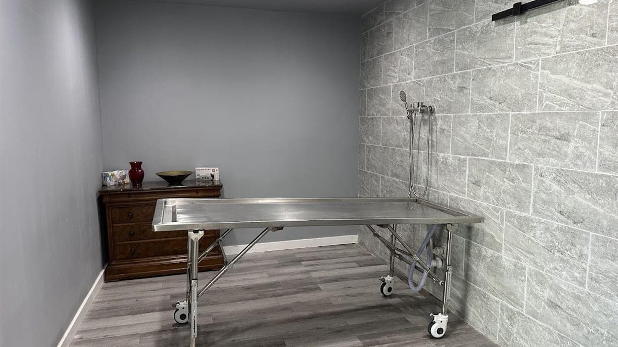 A hospital room with a stretcher