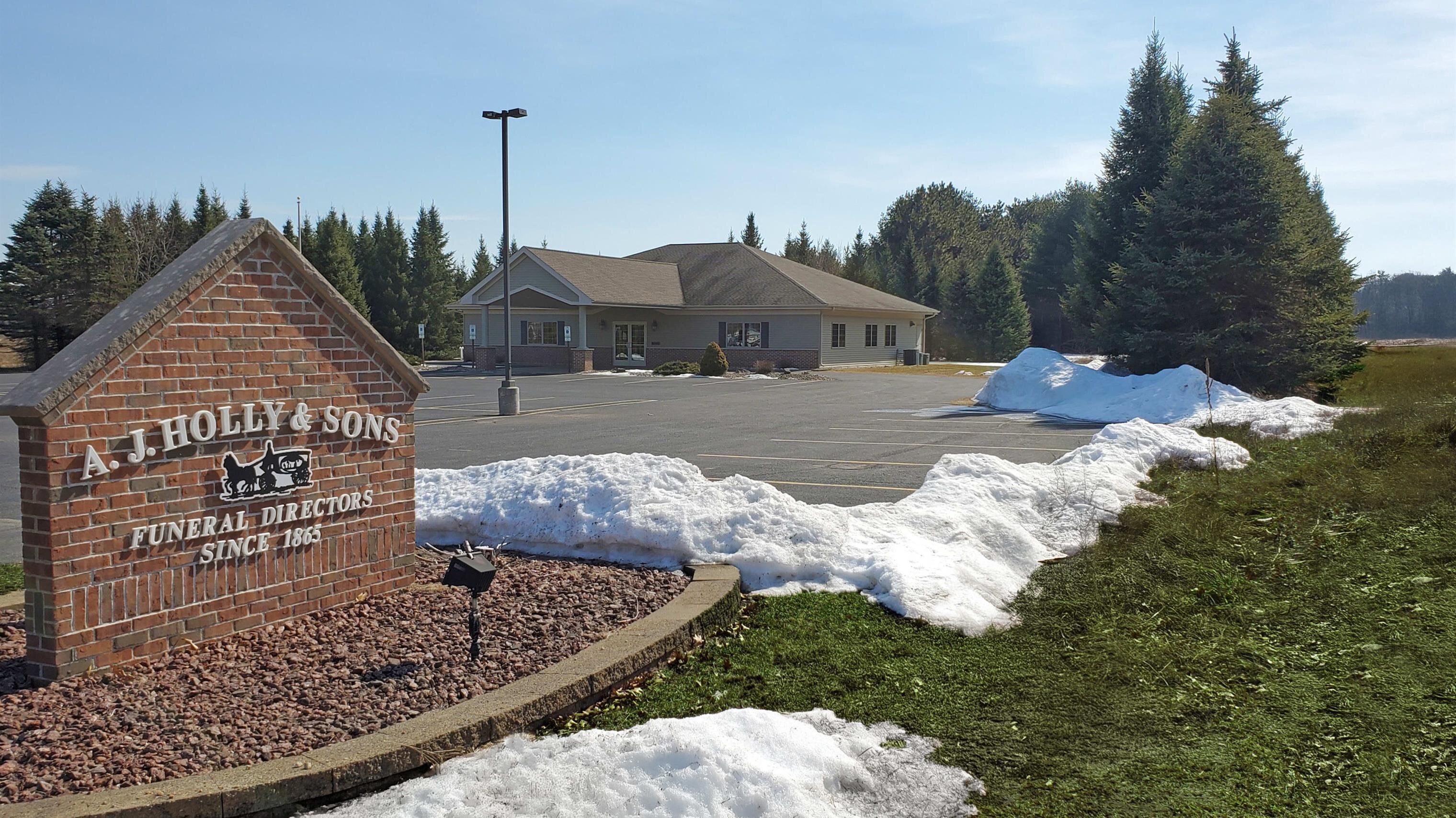 Holly Funeral Home - Waupaca, WI