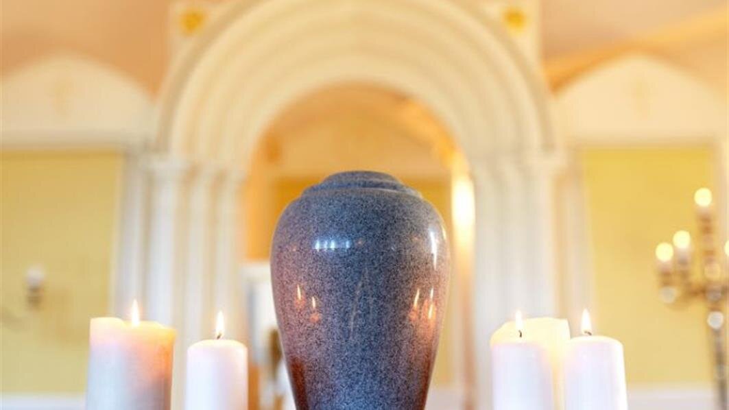 A urn and candles on a table