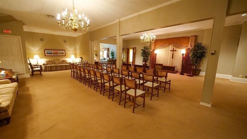 Lincoln Village Chapel - Rozga Funeral & Cremation Services, Milwaukee WI