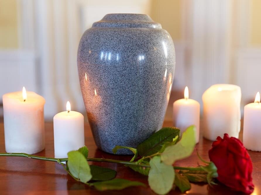 Memorial urn