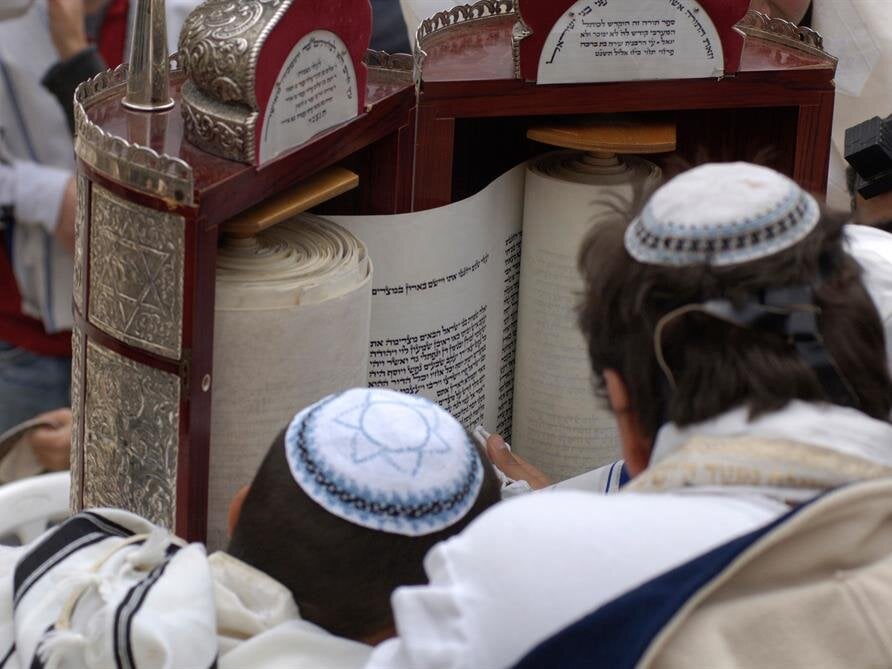 What to Expect at a Jewish Funeral