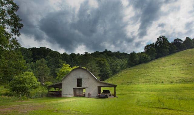 Quiet countryside barn landscape supporting Albany, NY cremation and burial services