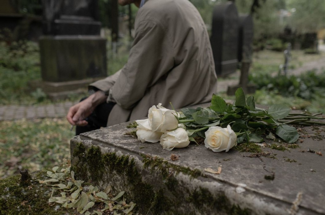 White roses at a gravesite for DeLand, FL funeral and cremation services