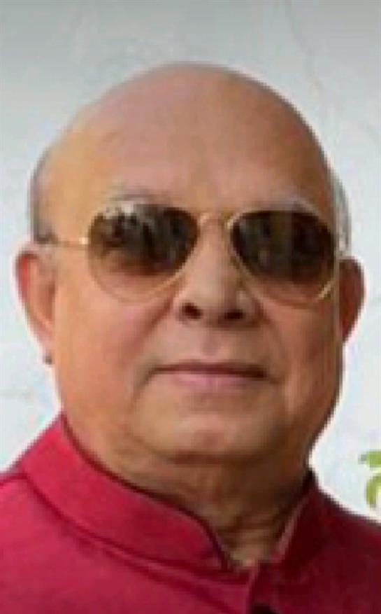 Older gentleman with sunglasses and a warm demeanor enjoys leisure time outside.