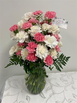A bouquet of pink and white flowers