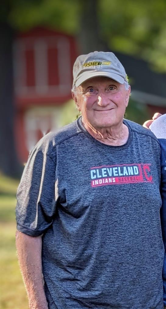 An old man wearing a baseball cap