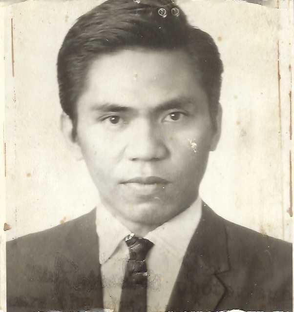 A man in a suit and tie