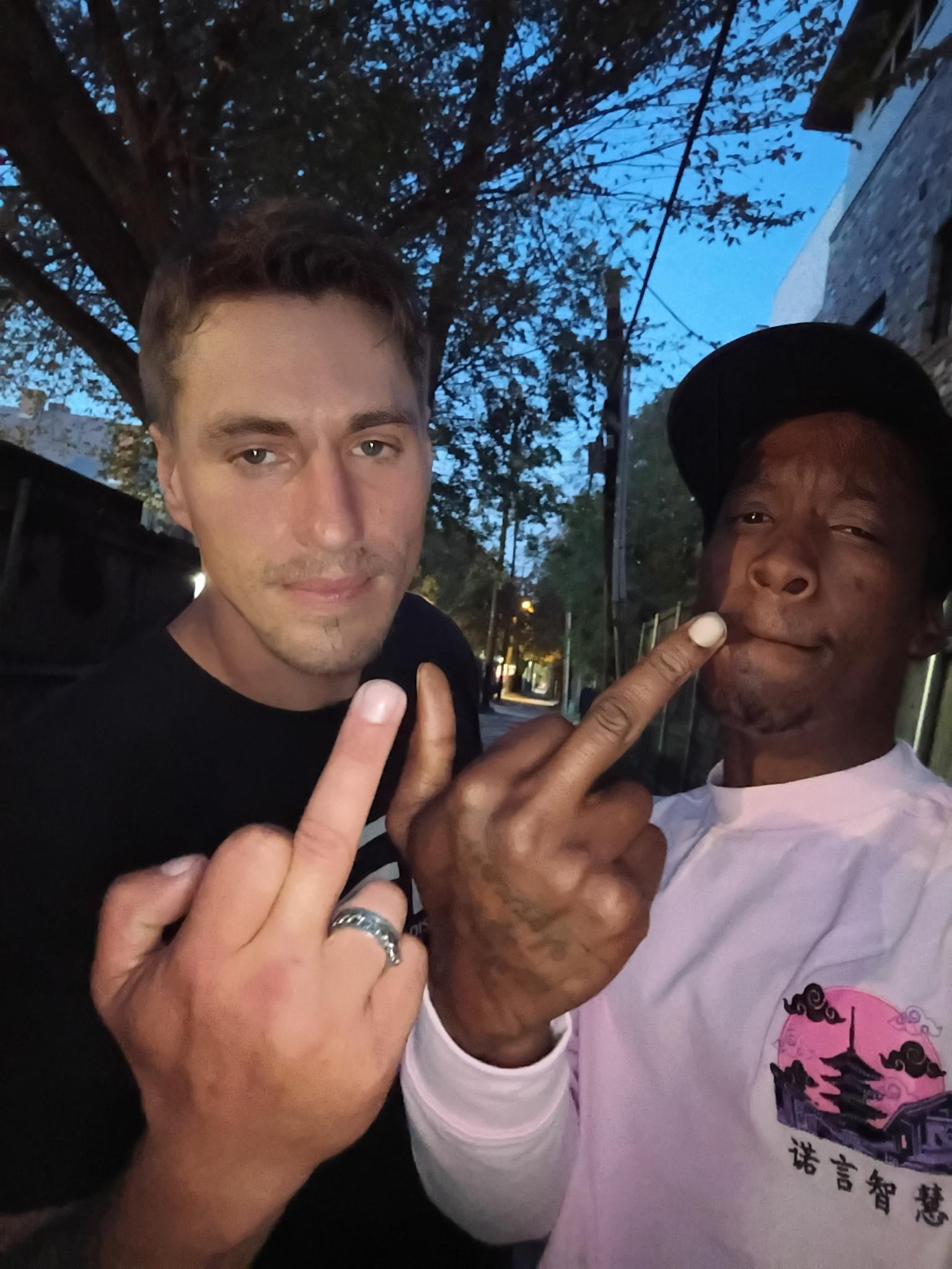 A man holding up his fingers