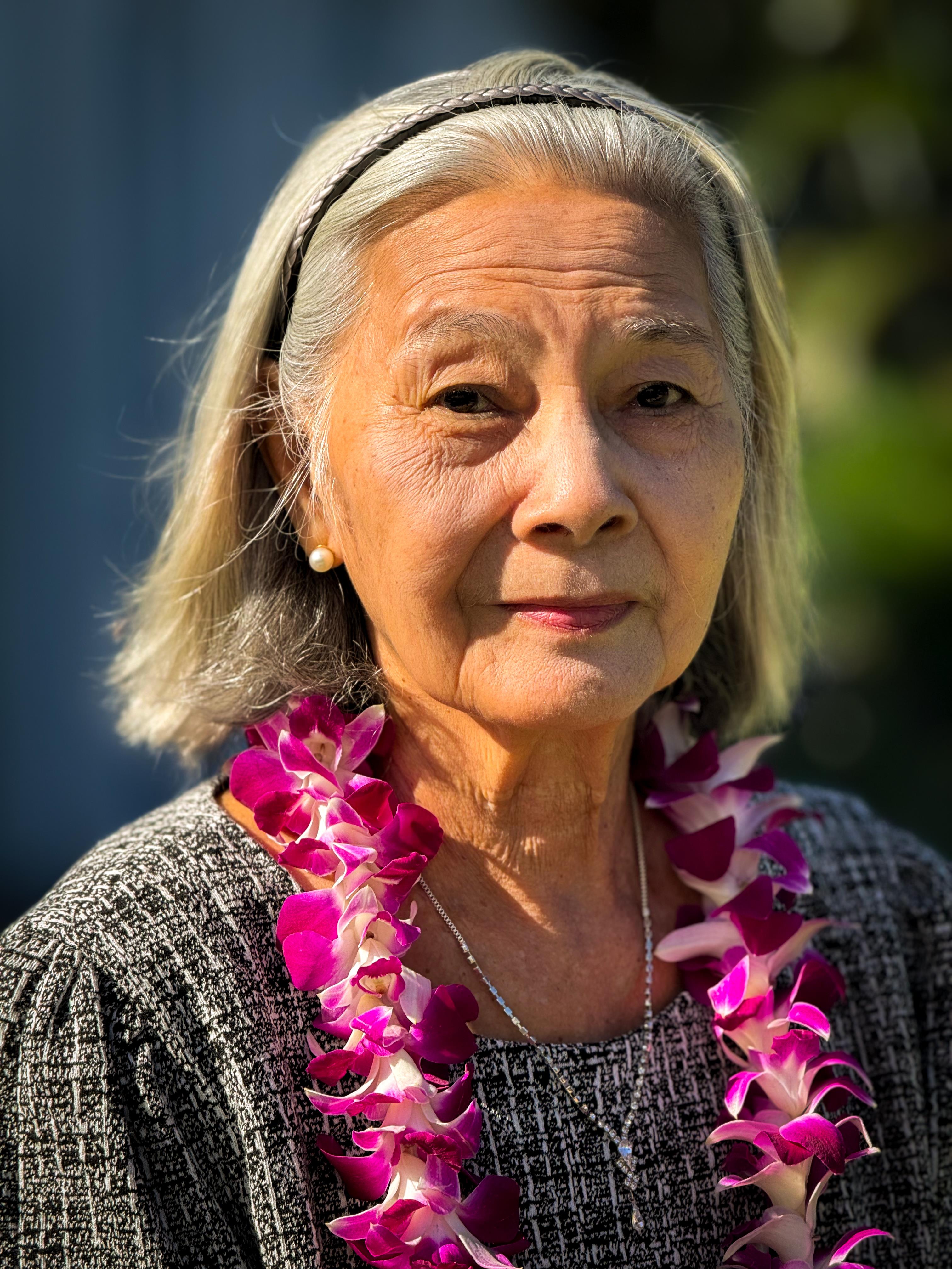 A woman wearing a flower necklace