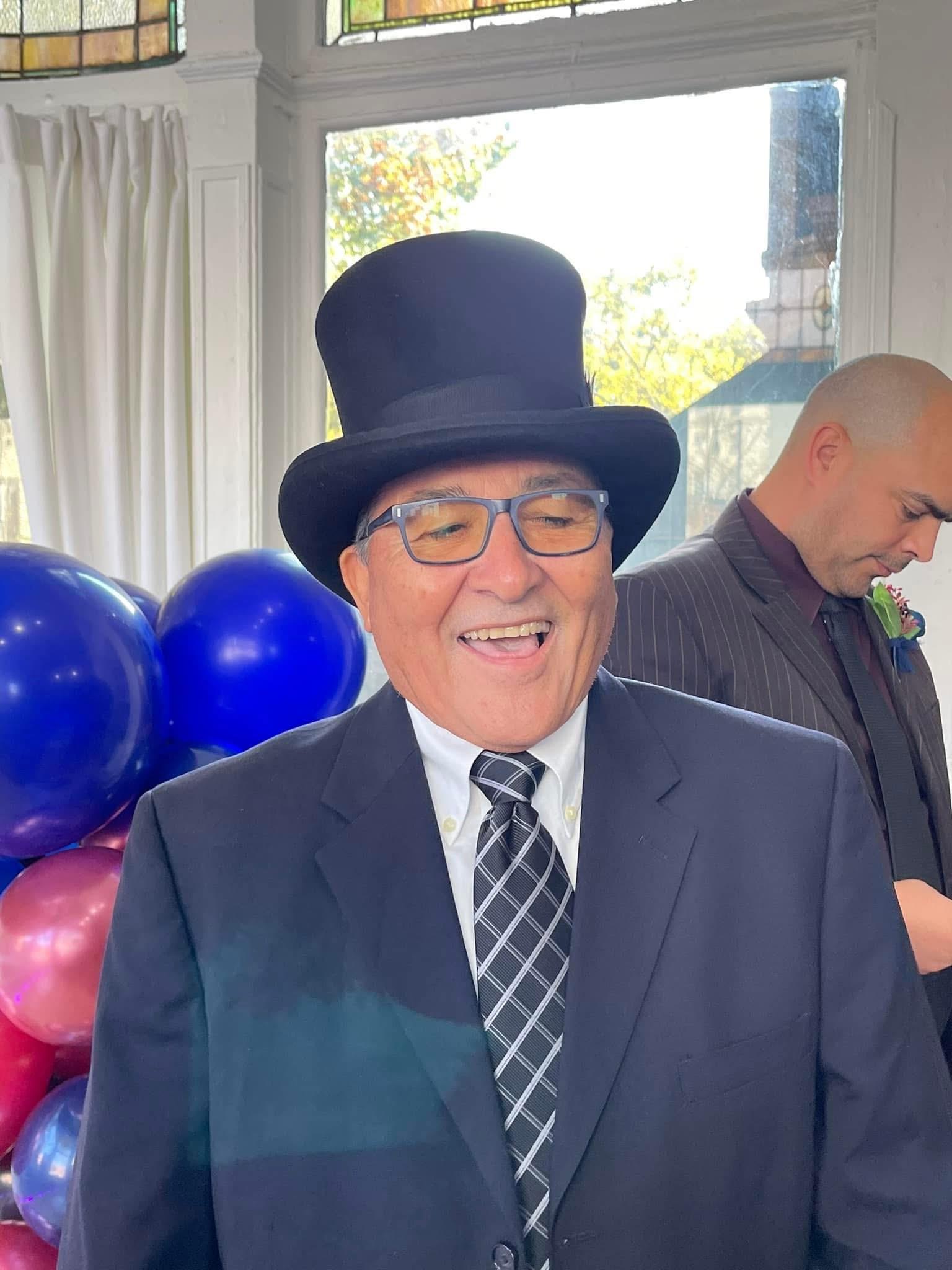 A man wearing a suit and hat