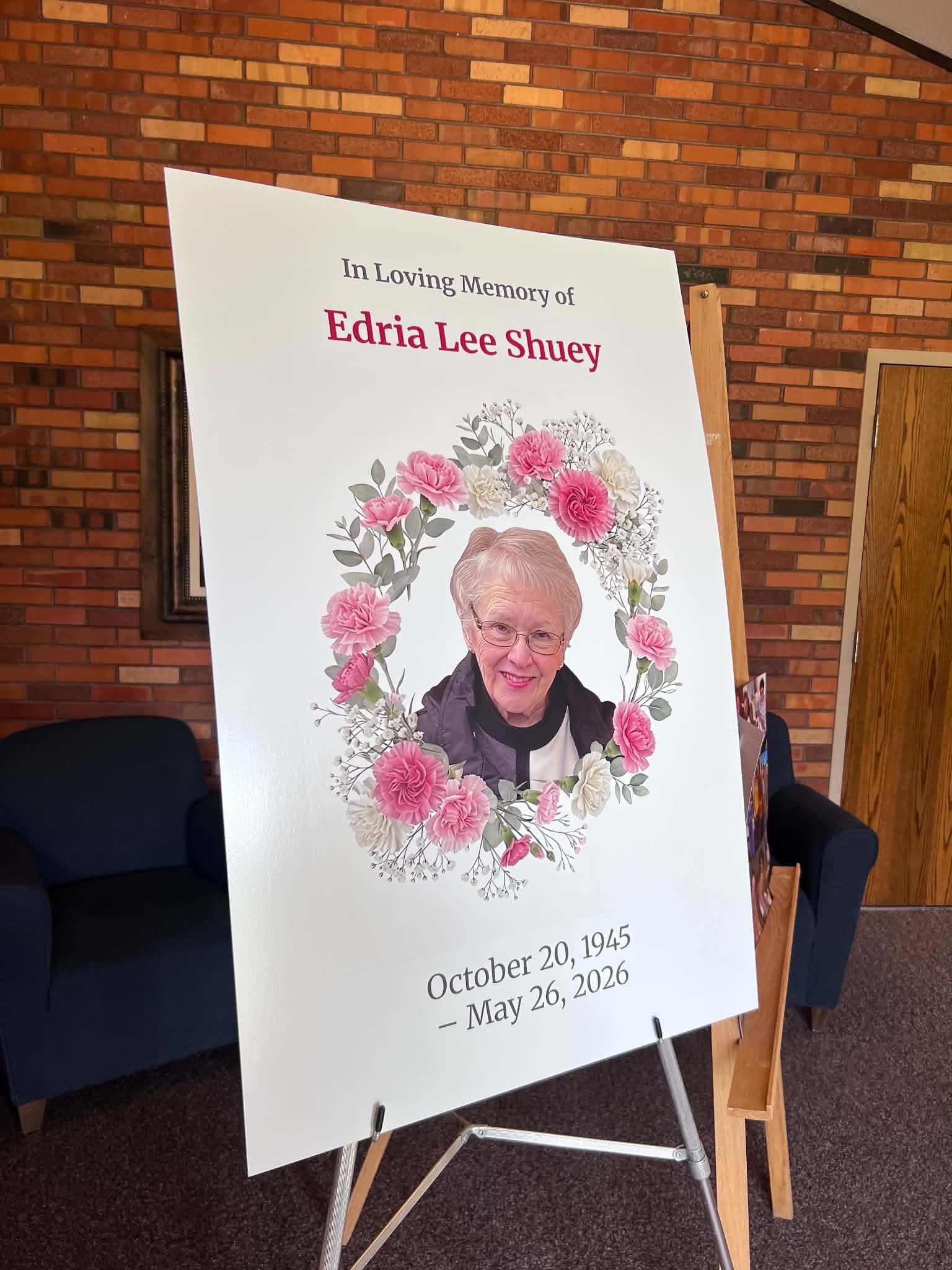 A sign with a picture of a woman