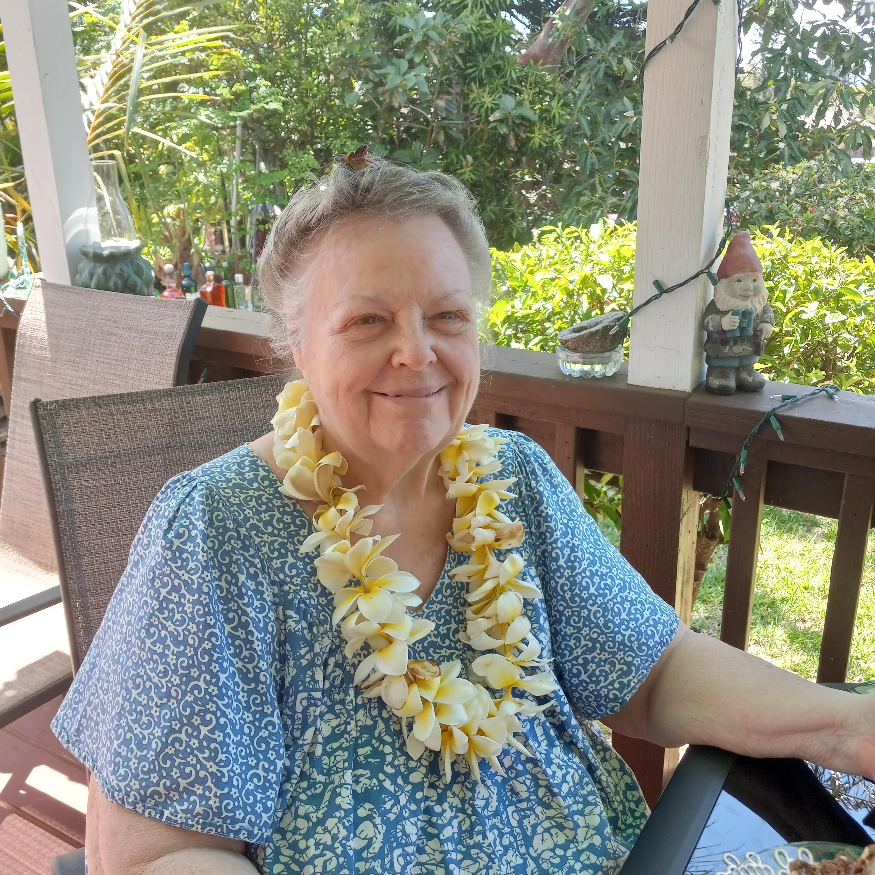 A woman wearing a flower necklace