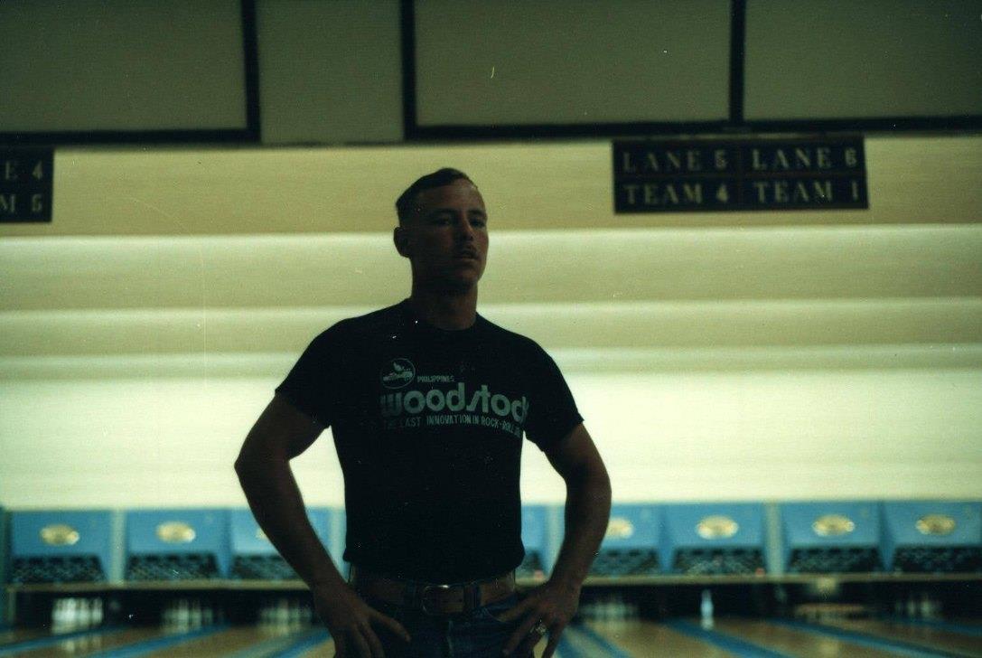 A man standing in a bowling alley