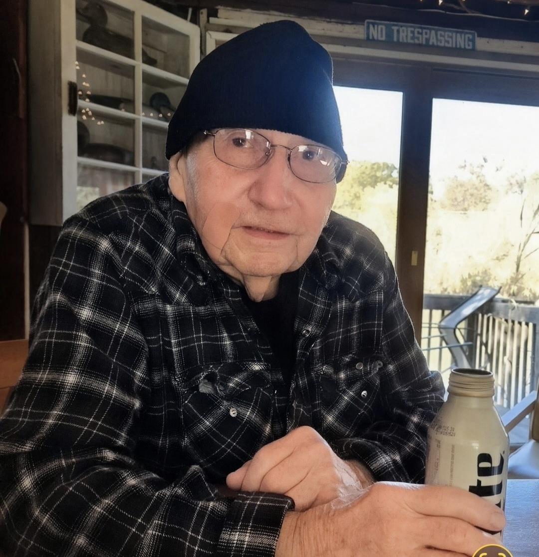 An old man wearing glasses and a hat