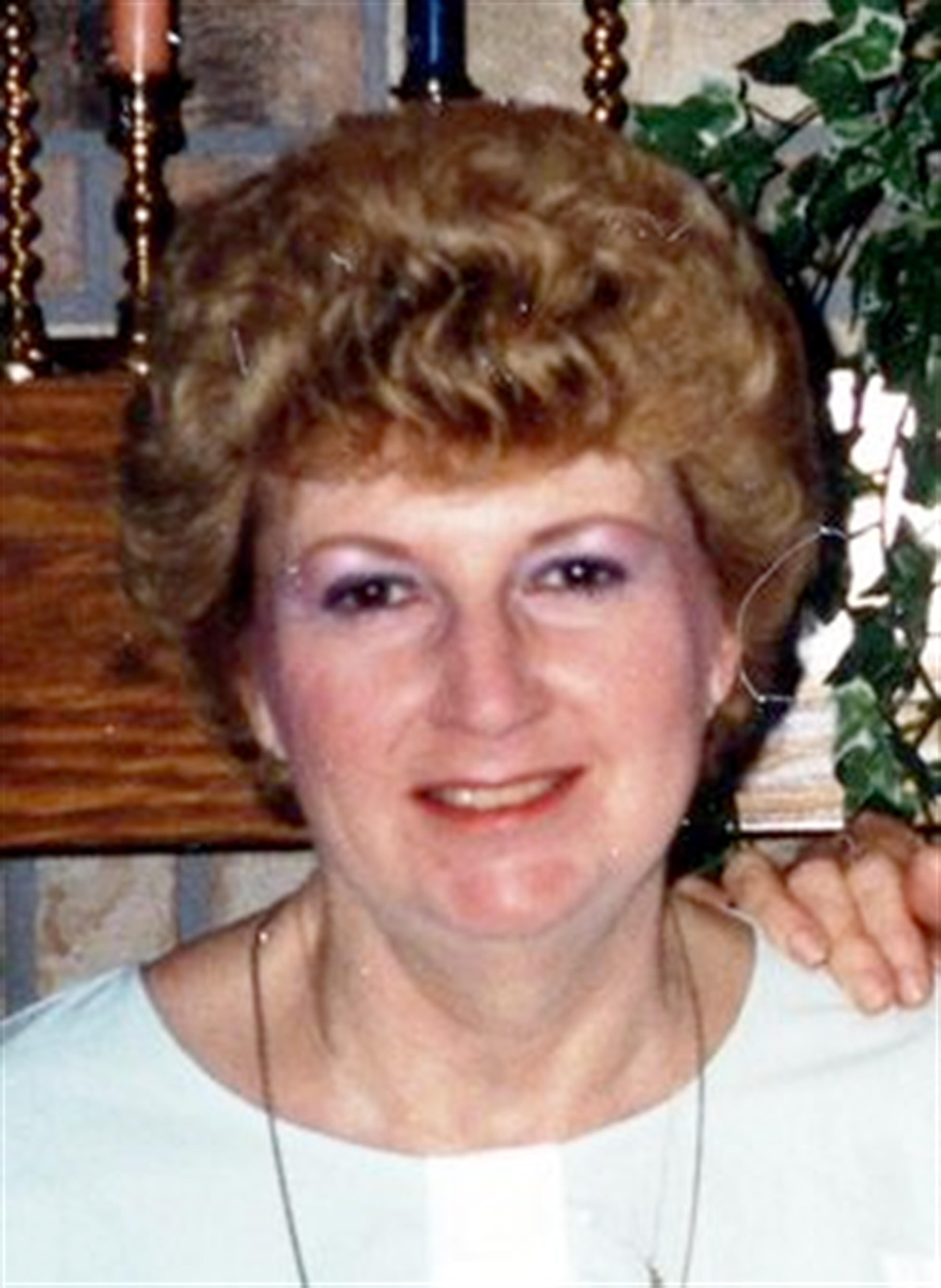 Leona "Lee"  Macrane