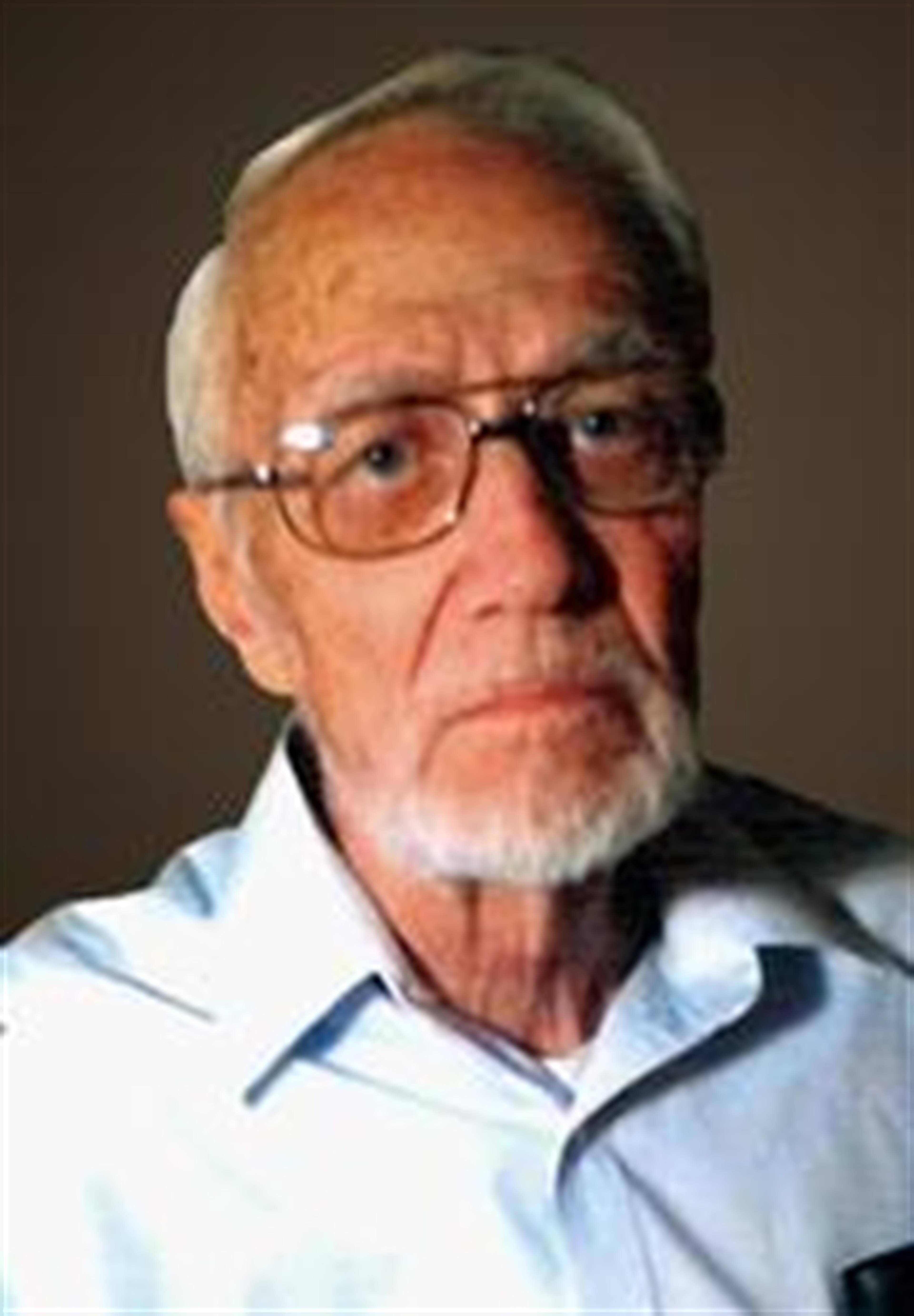 Robert D MacDougall