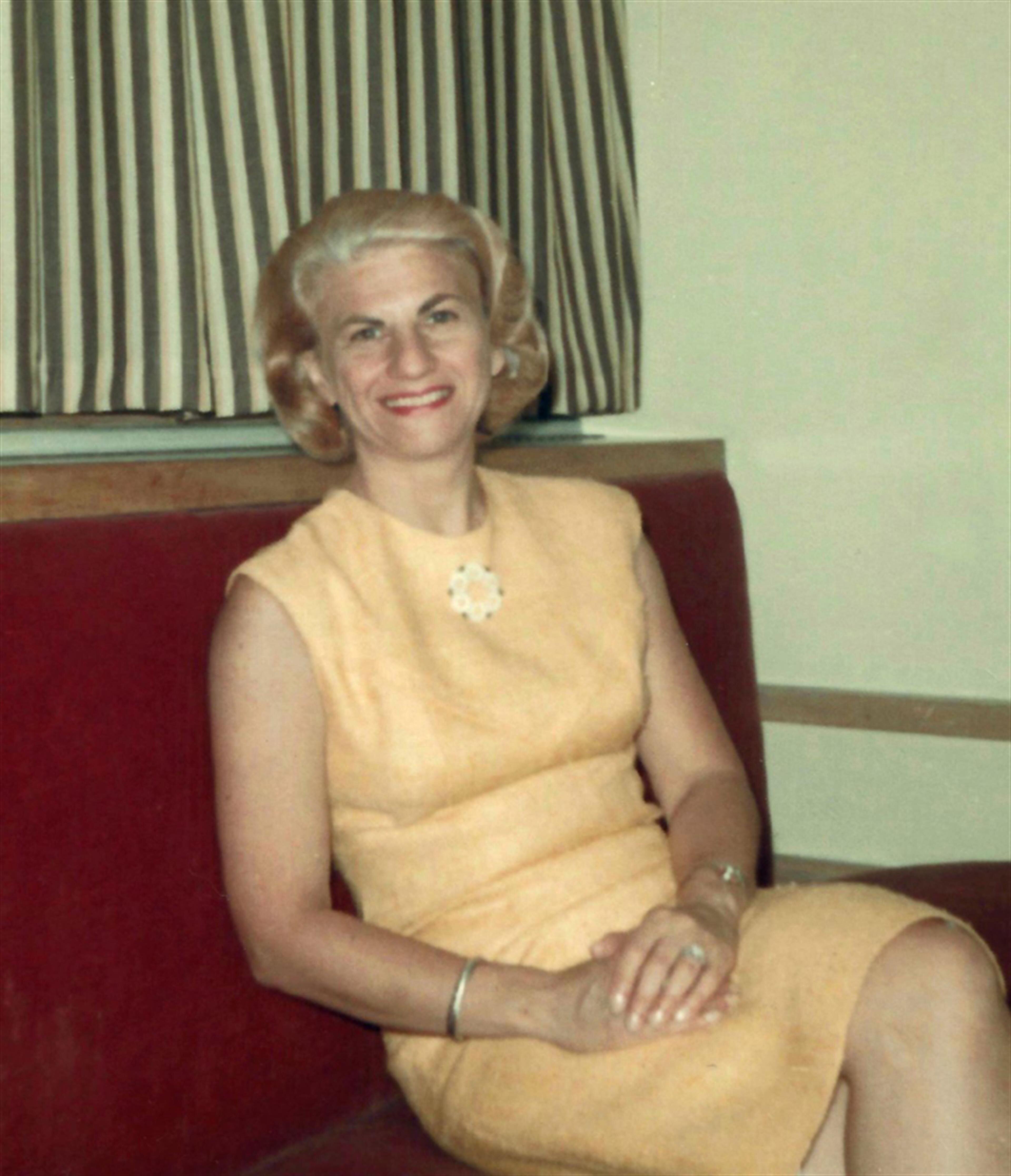 Lola Larsen