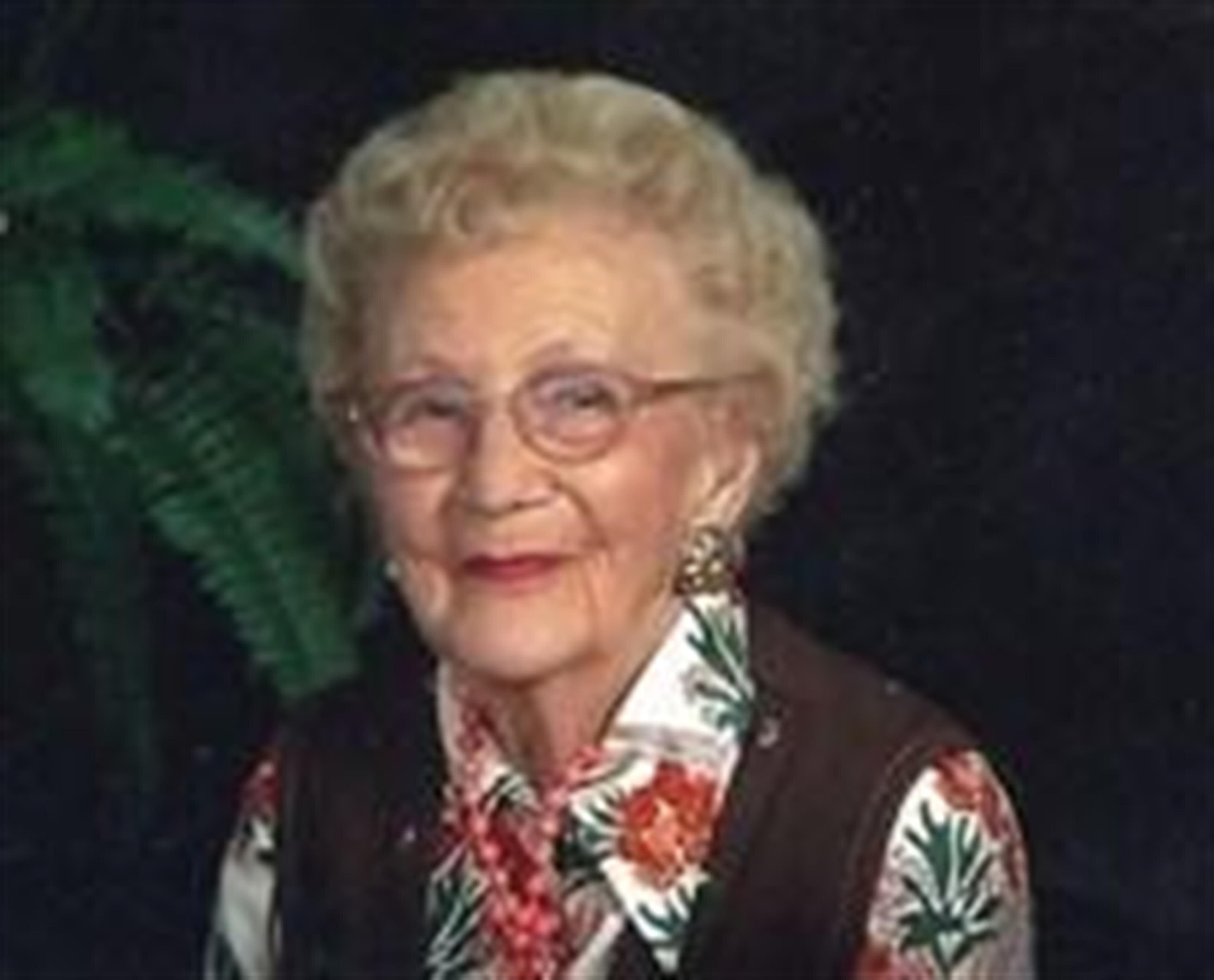 Edna M Schmidt