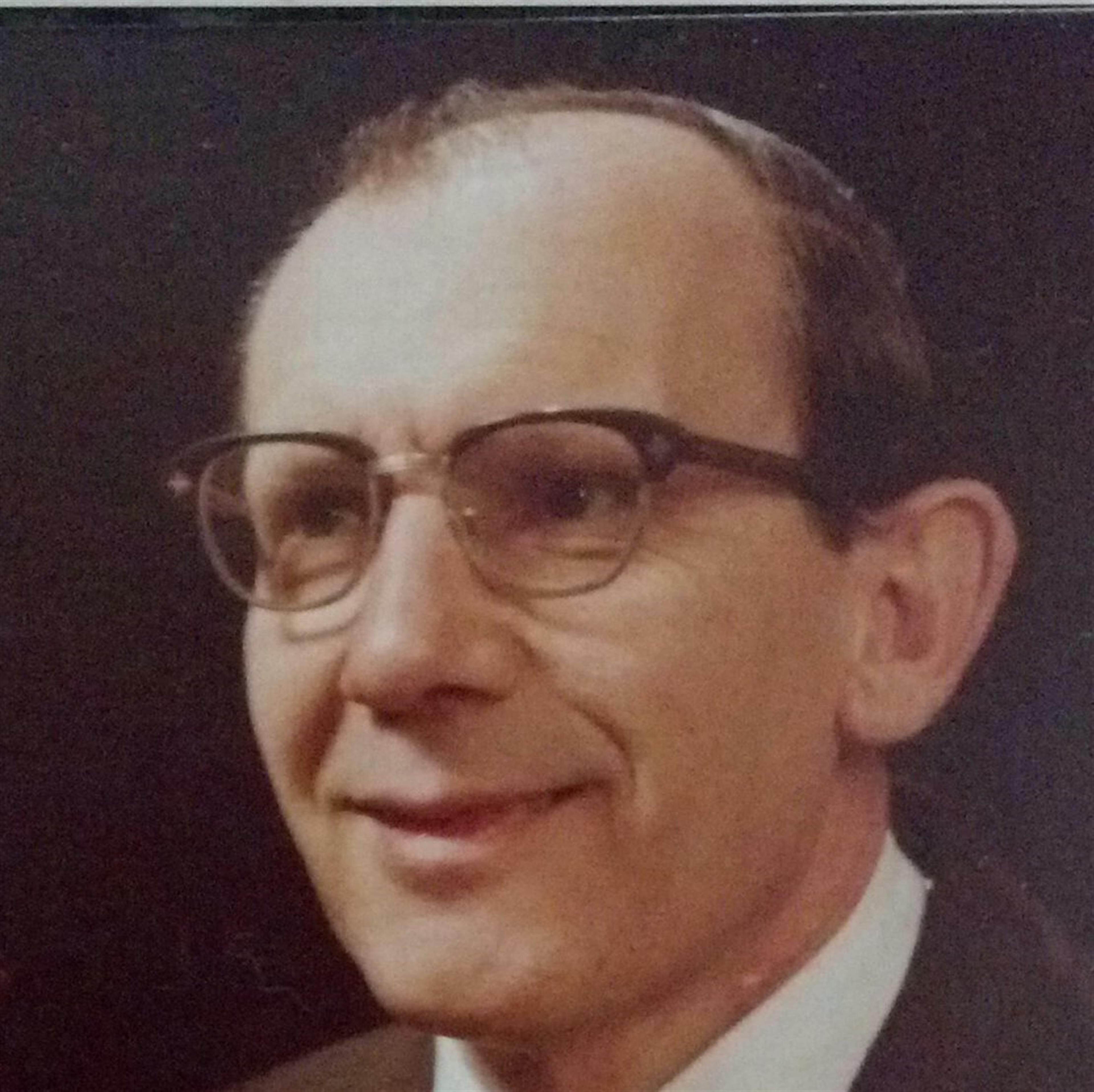 Stephen J Bleier
