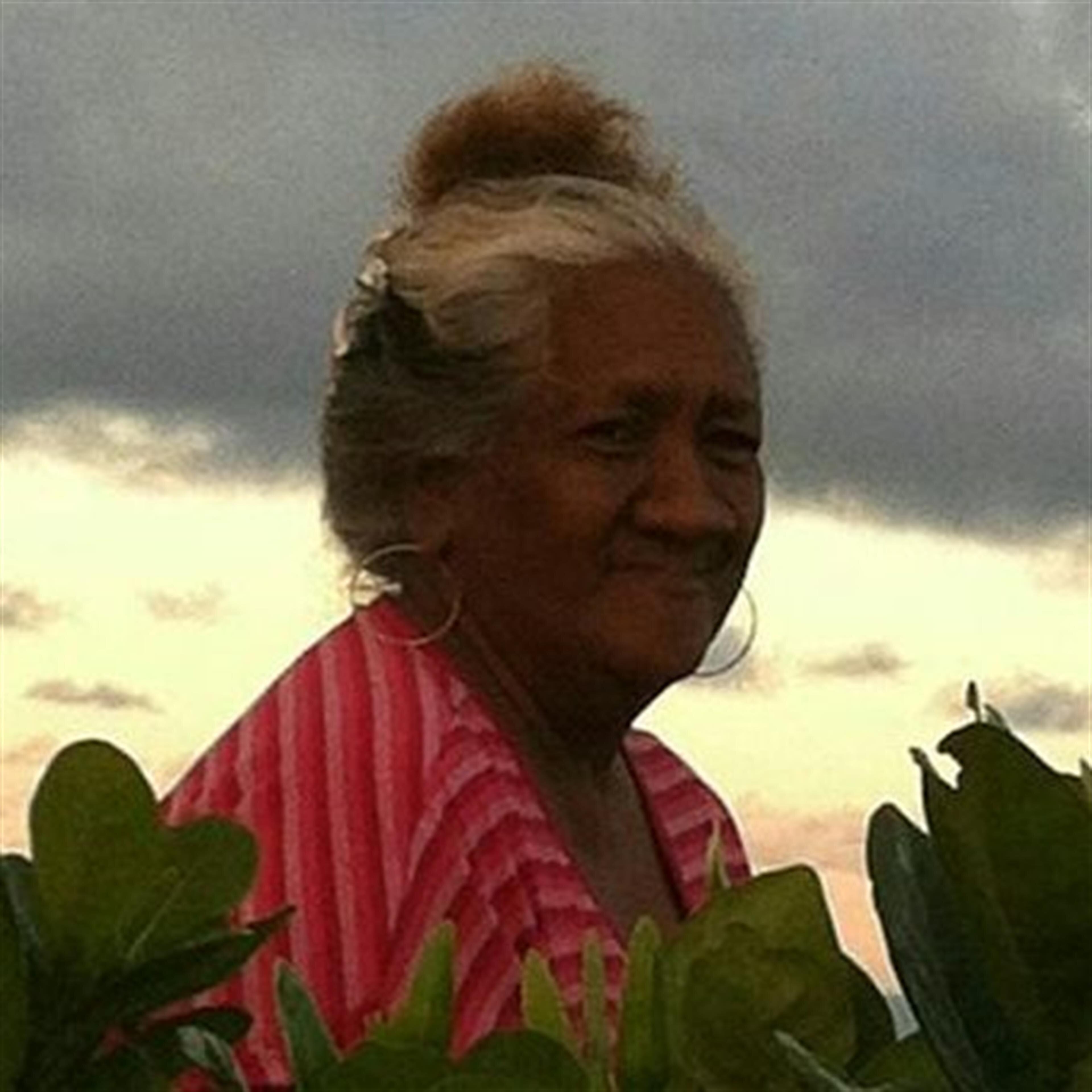 Helen Kapika  Lono 