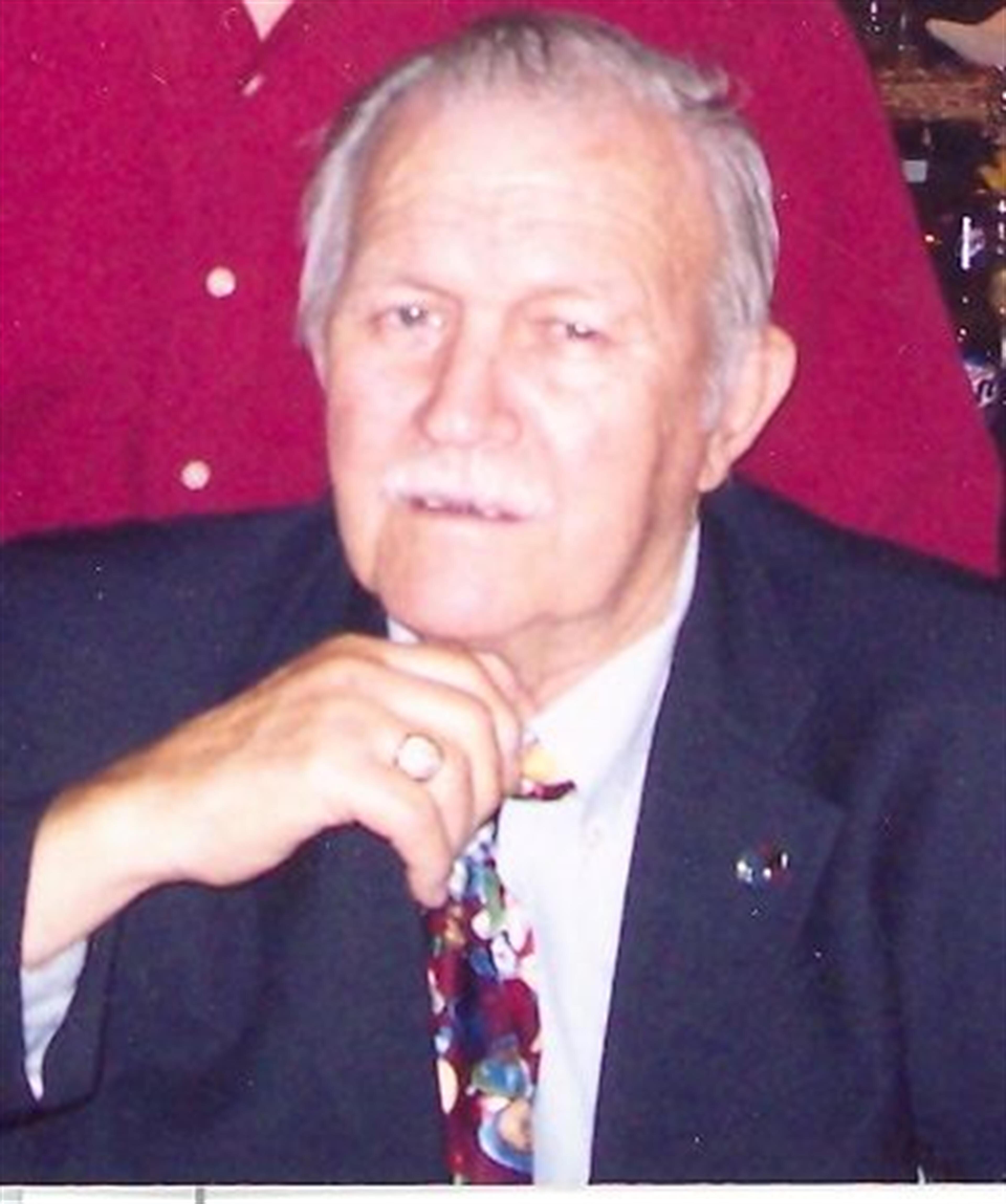 Mr. Everett Lee Holst