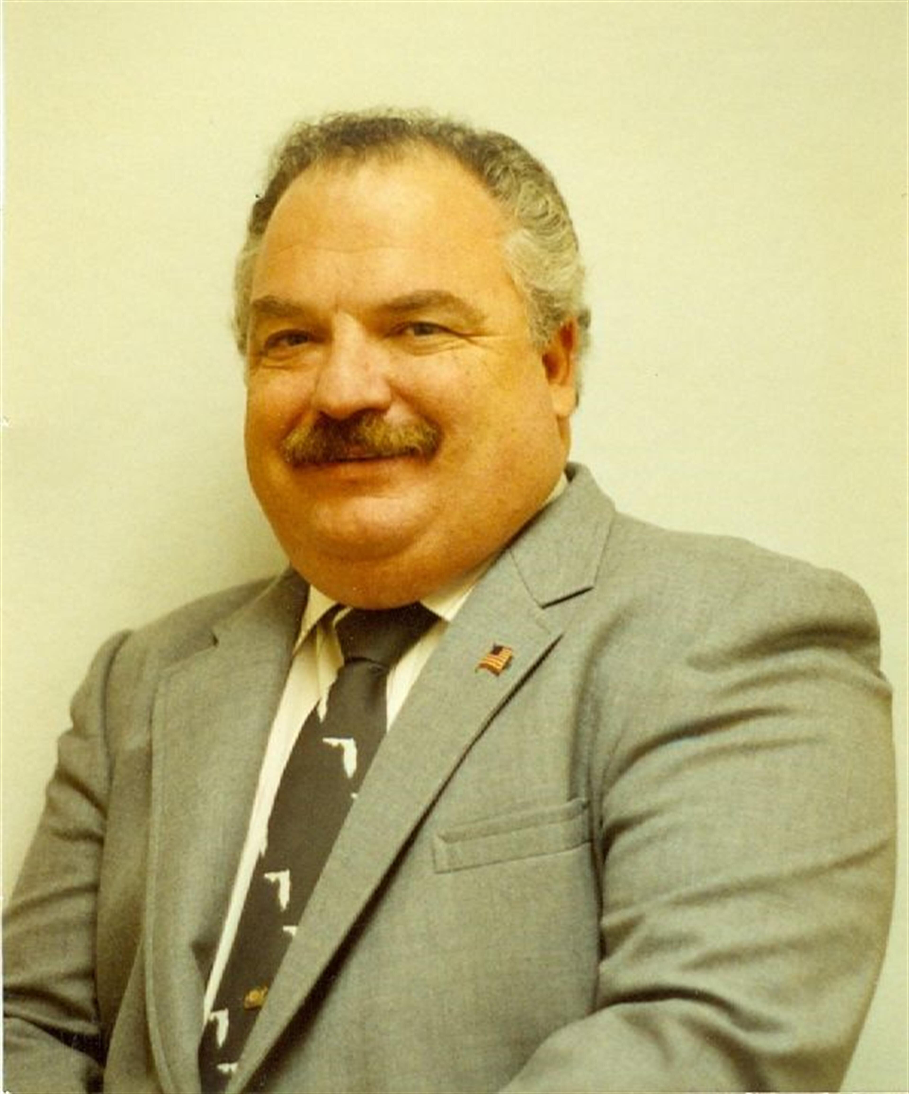 Mr Norval "Ray" Reyburn Jr