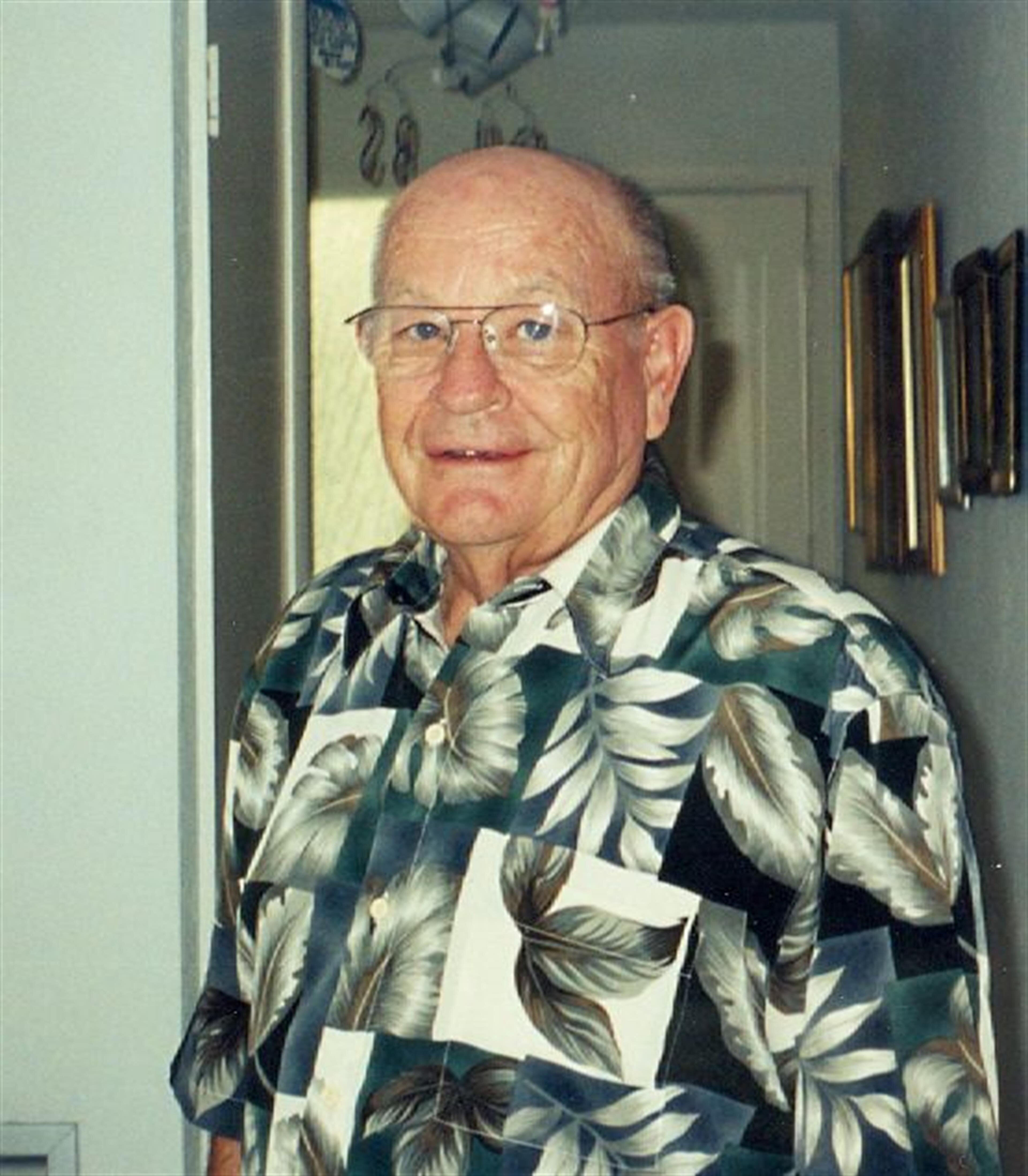 Lester B Arnold