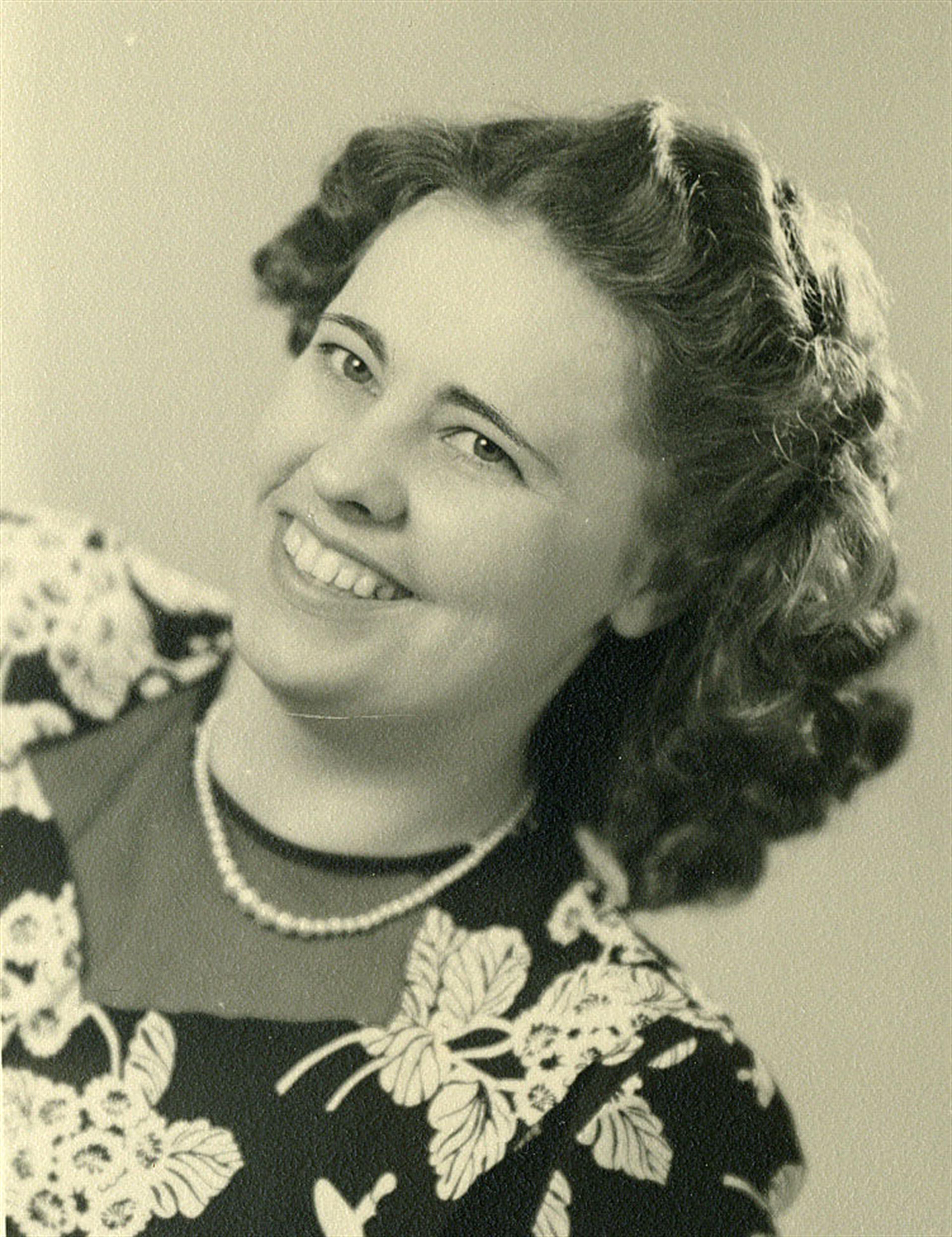 Mrs. Olinda Renz McLain