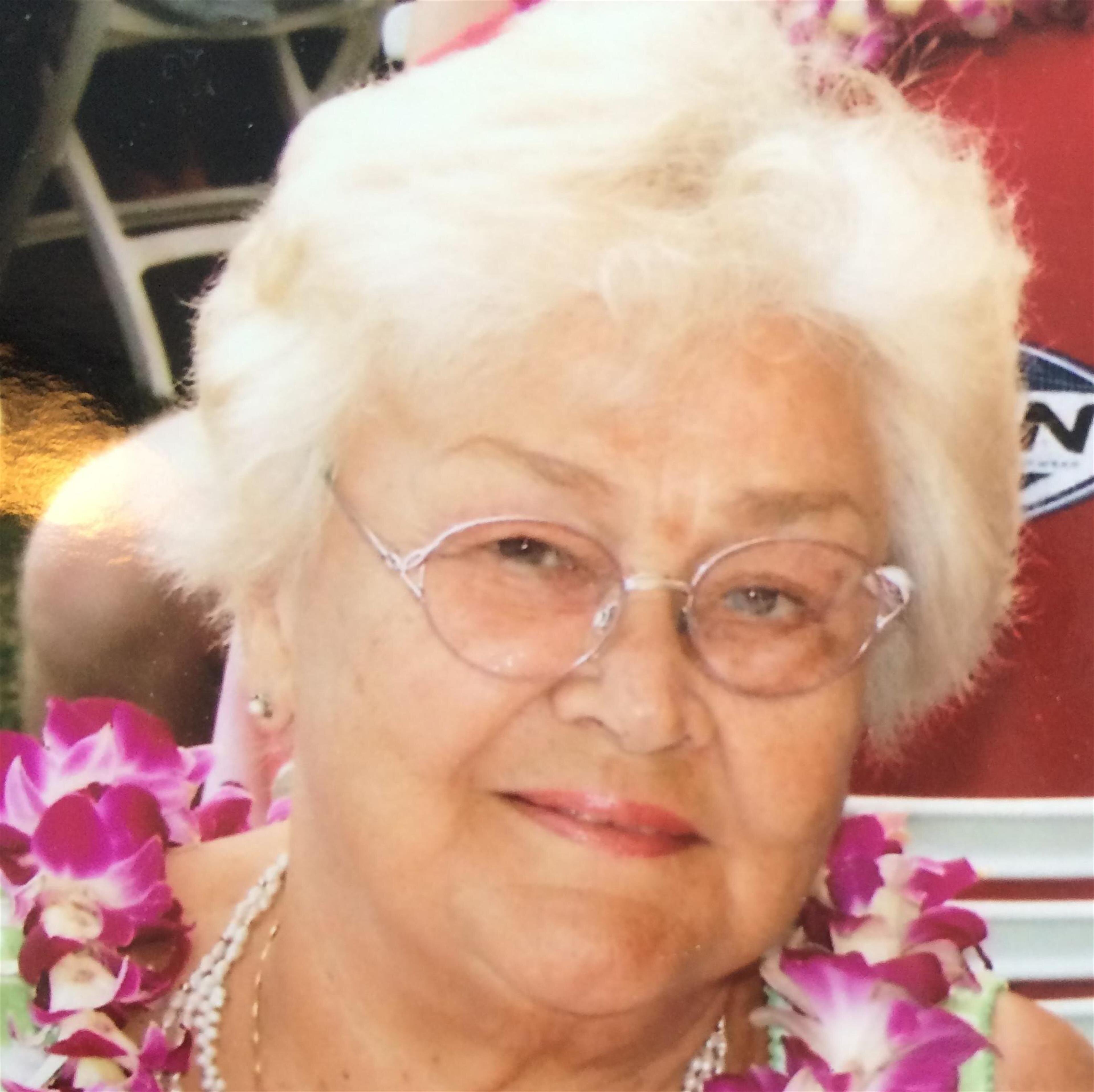 Lena Sokol