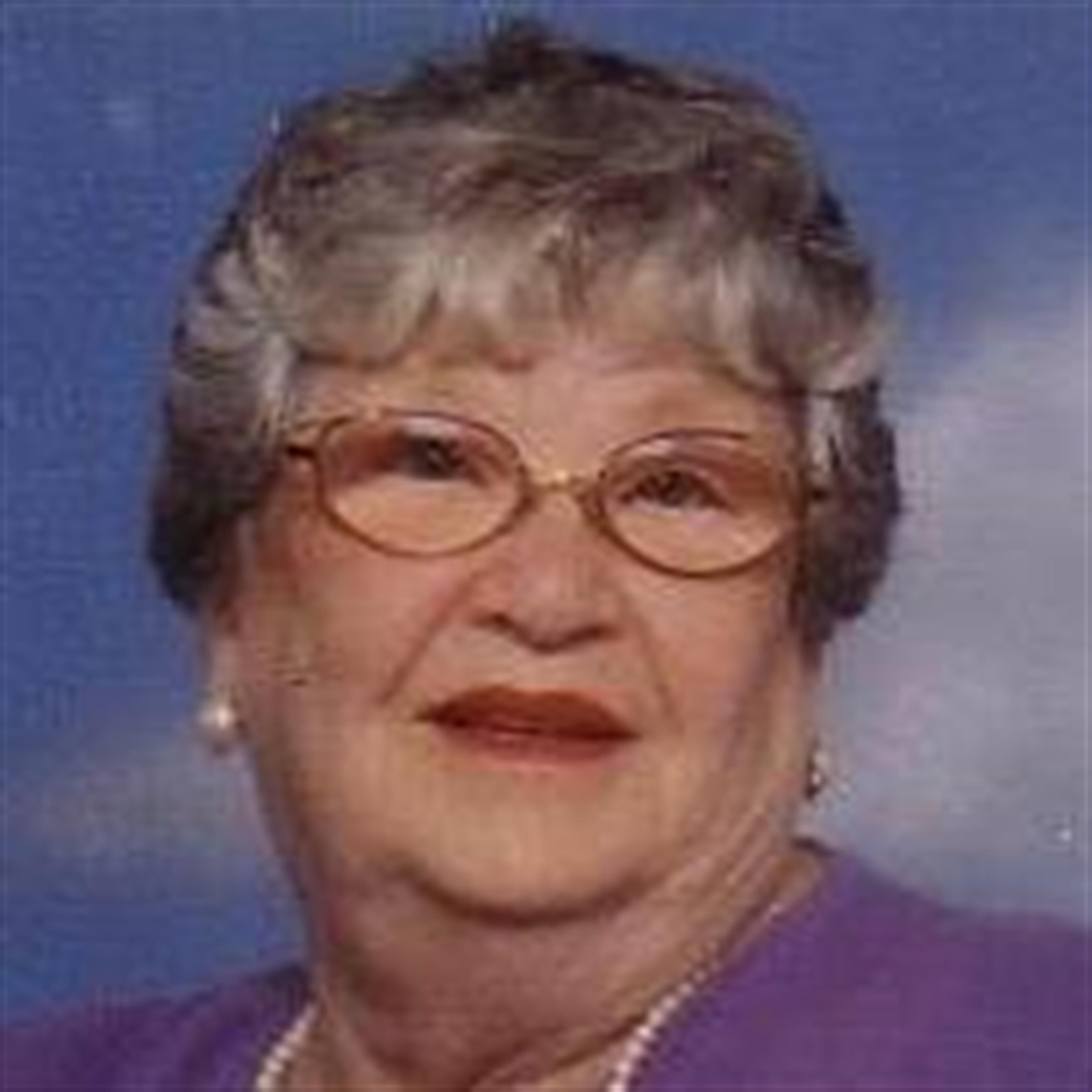 Elaine Eda Novine