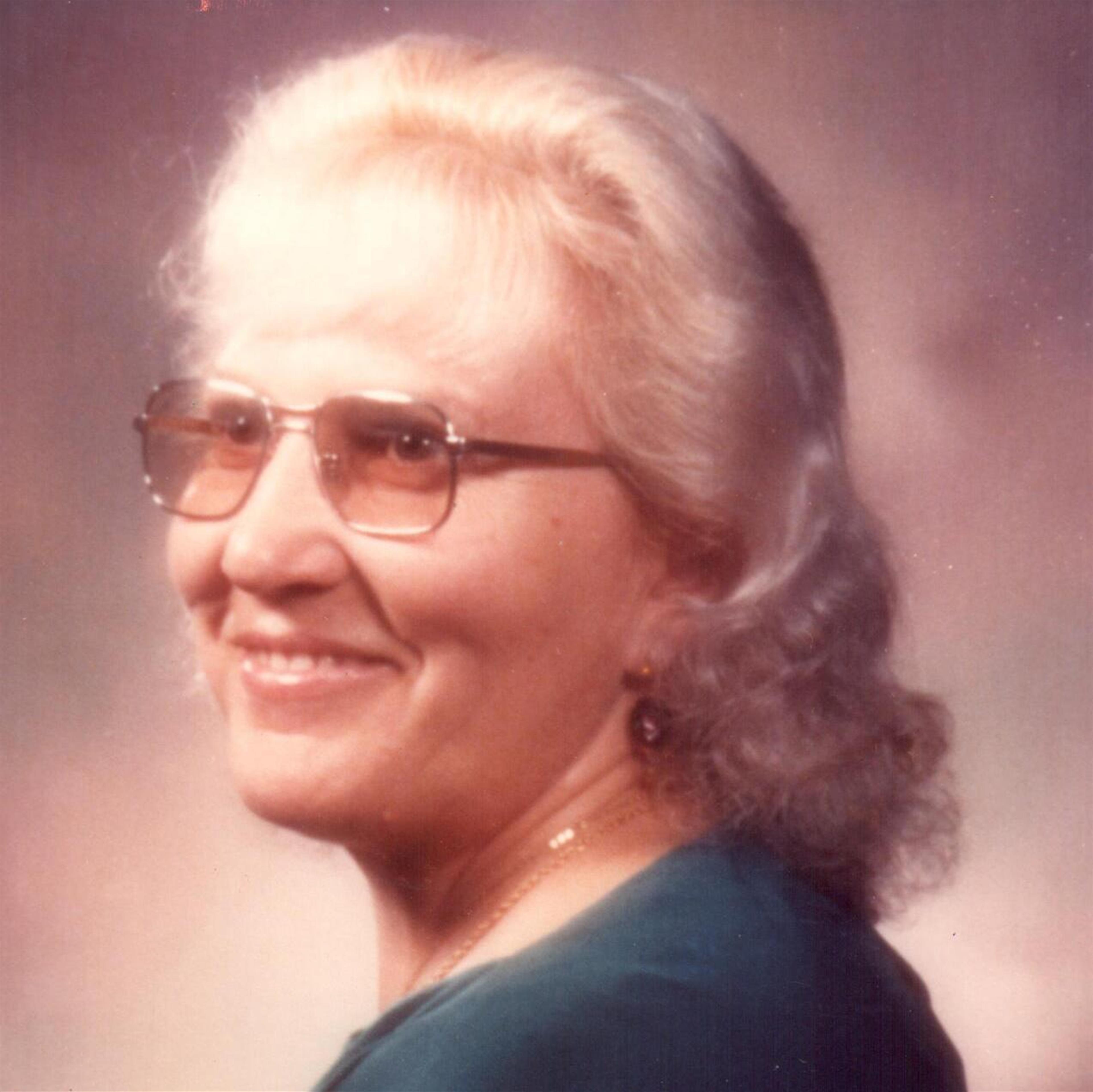 Leona Darlene Barnes (Lebanon)
