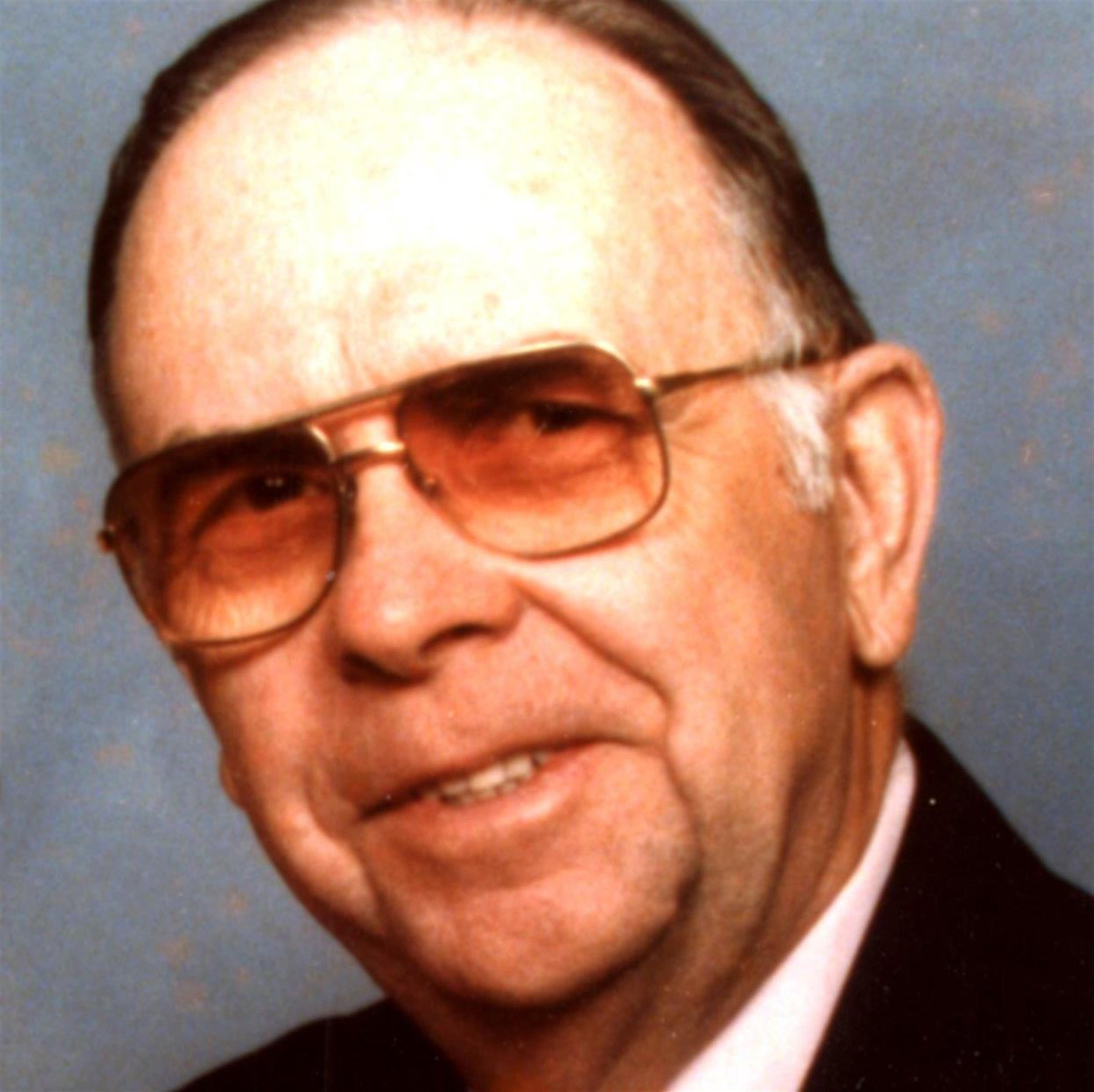 Robert F Sandh Sr.