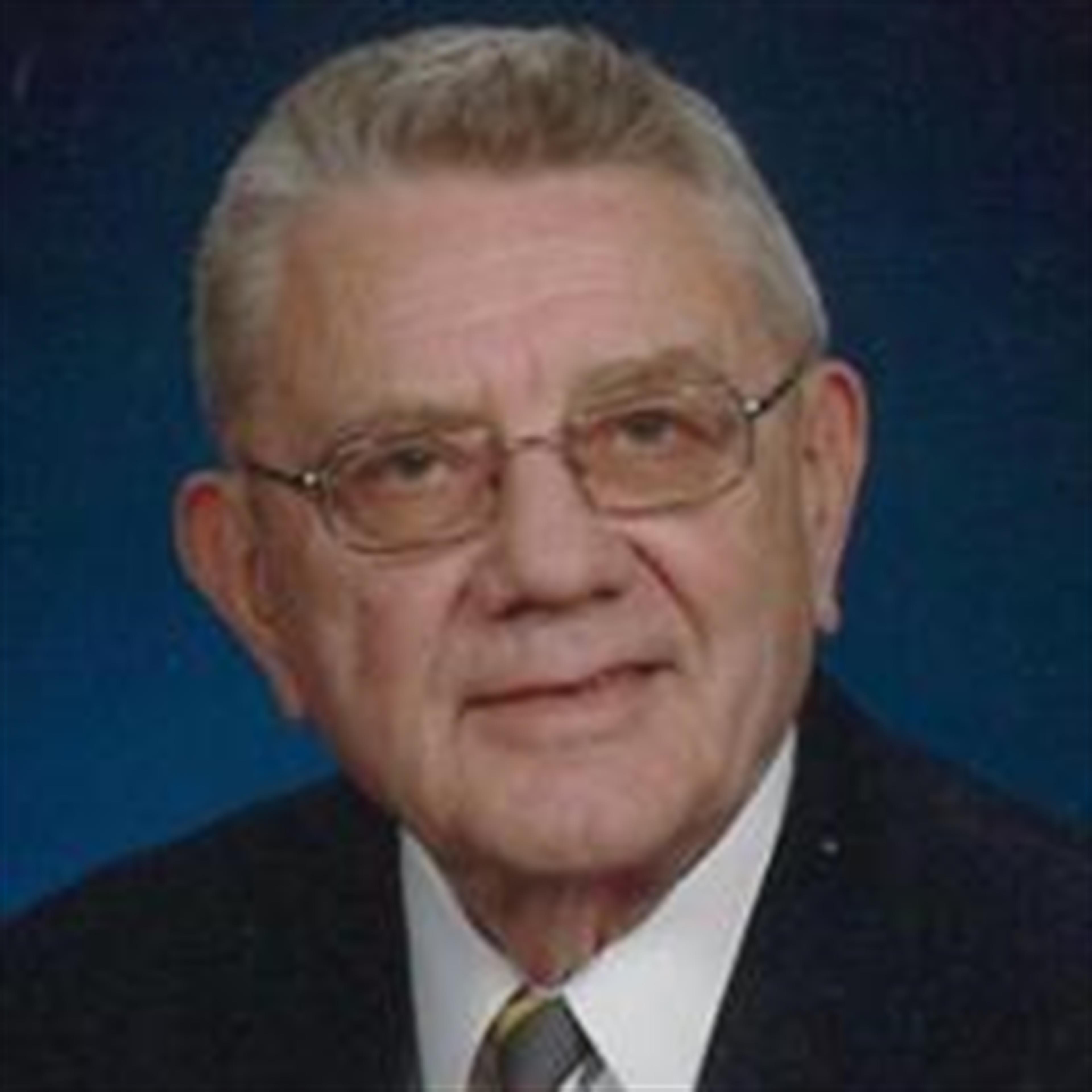 Earle  Lathrop Traub