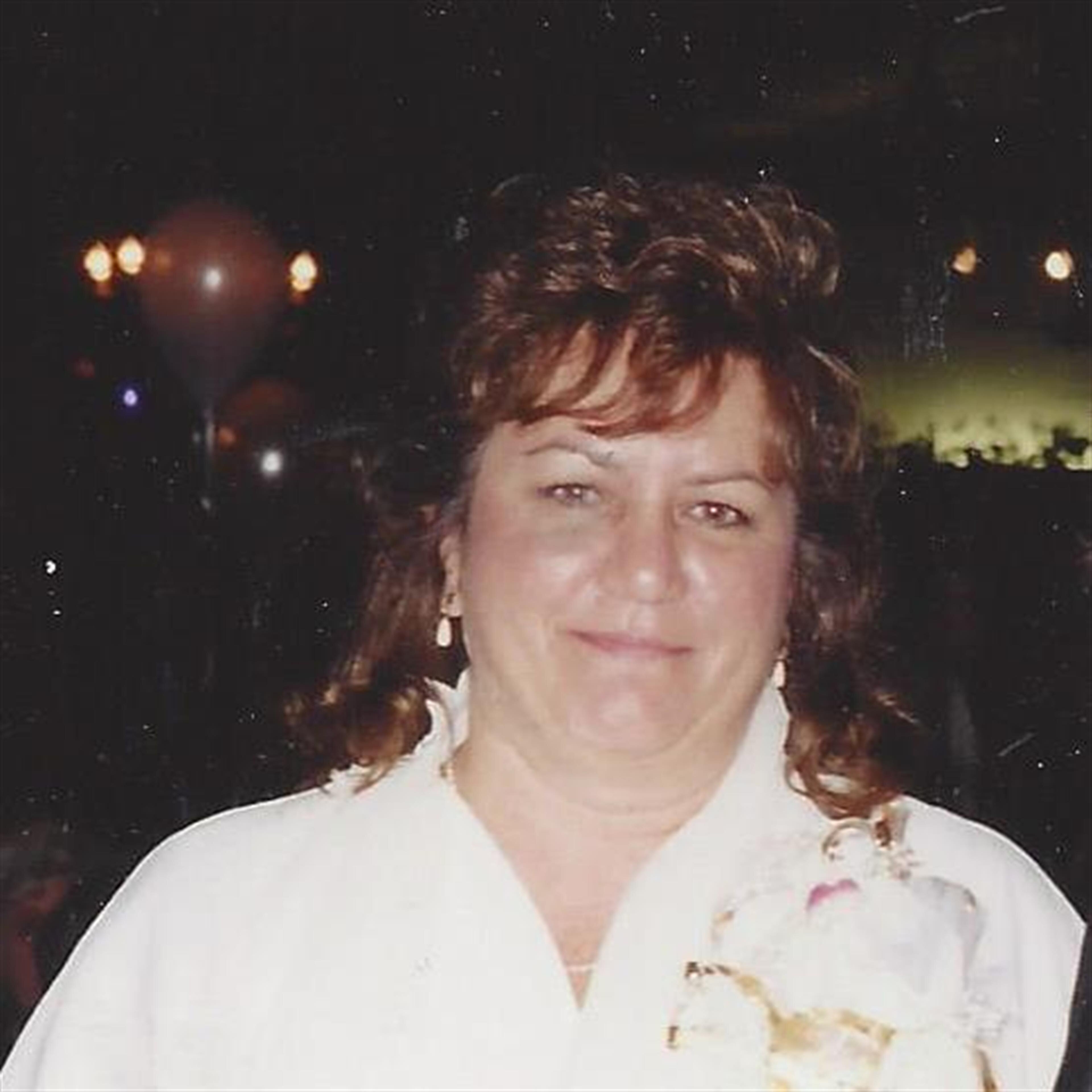 Roxann M Pfeiffer
