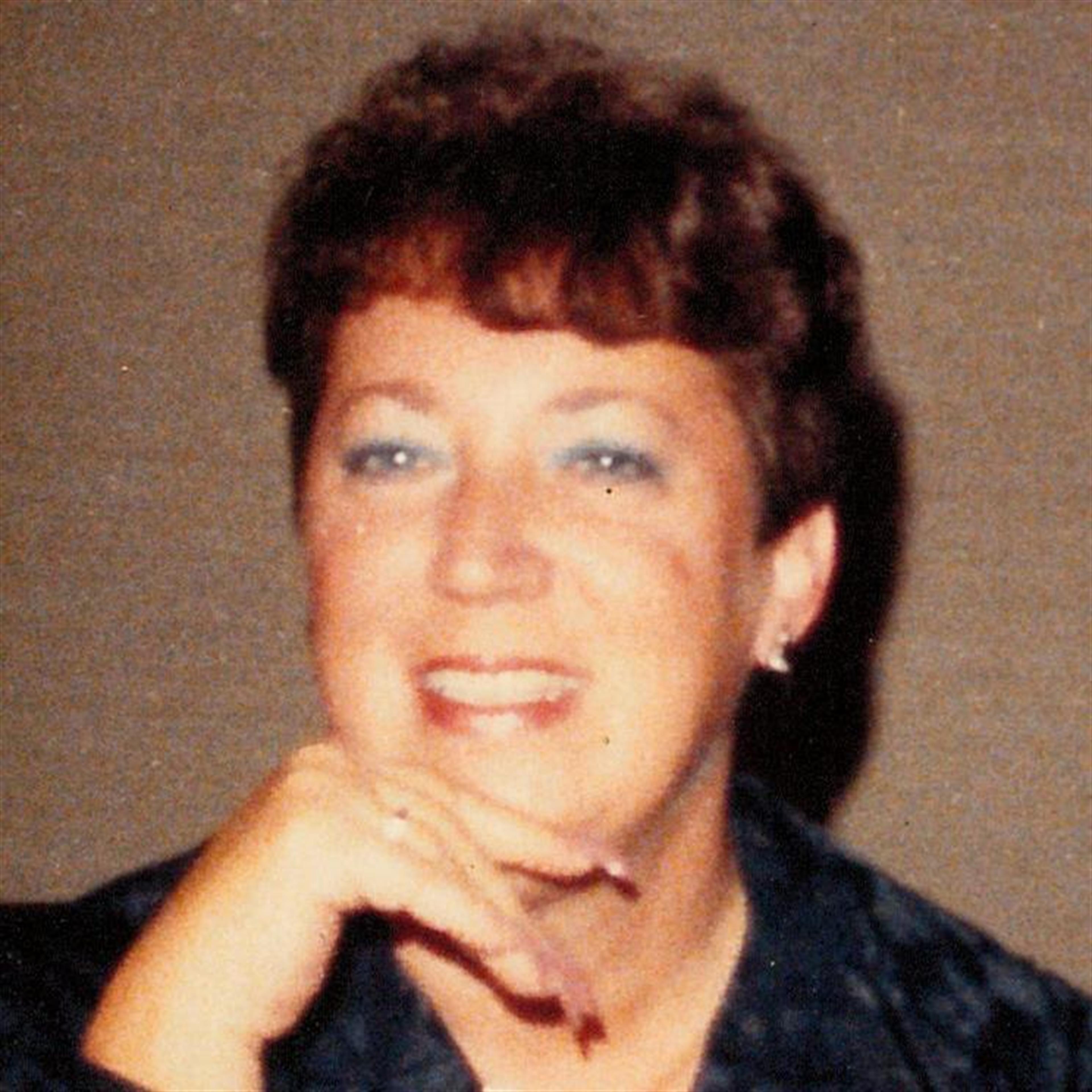 Michaela (Lyons) Weslowski