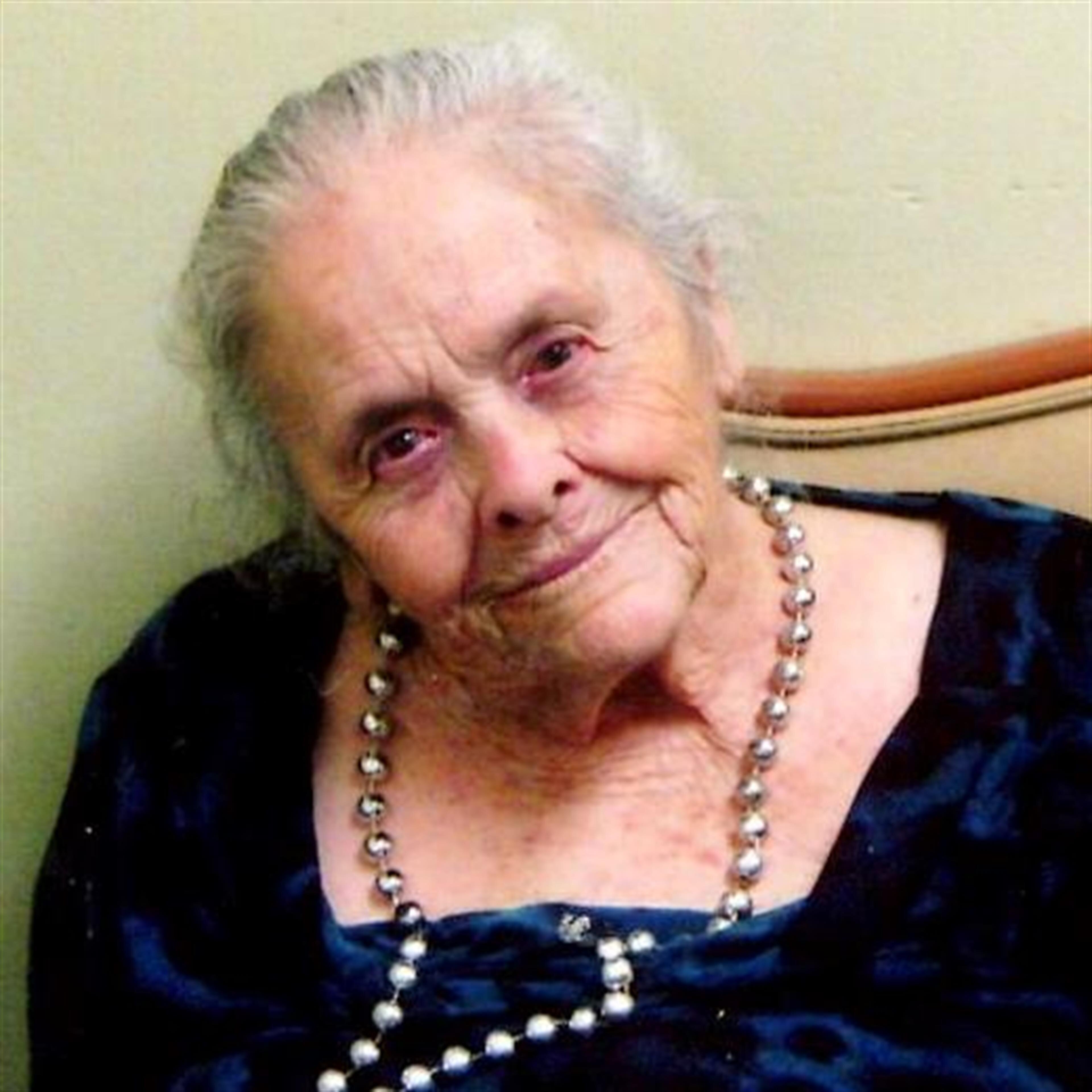 CONSUELO ECHEZARRETA