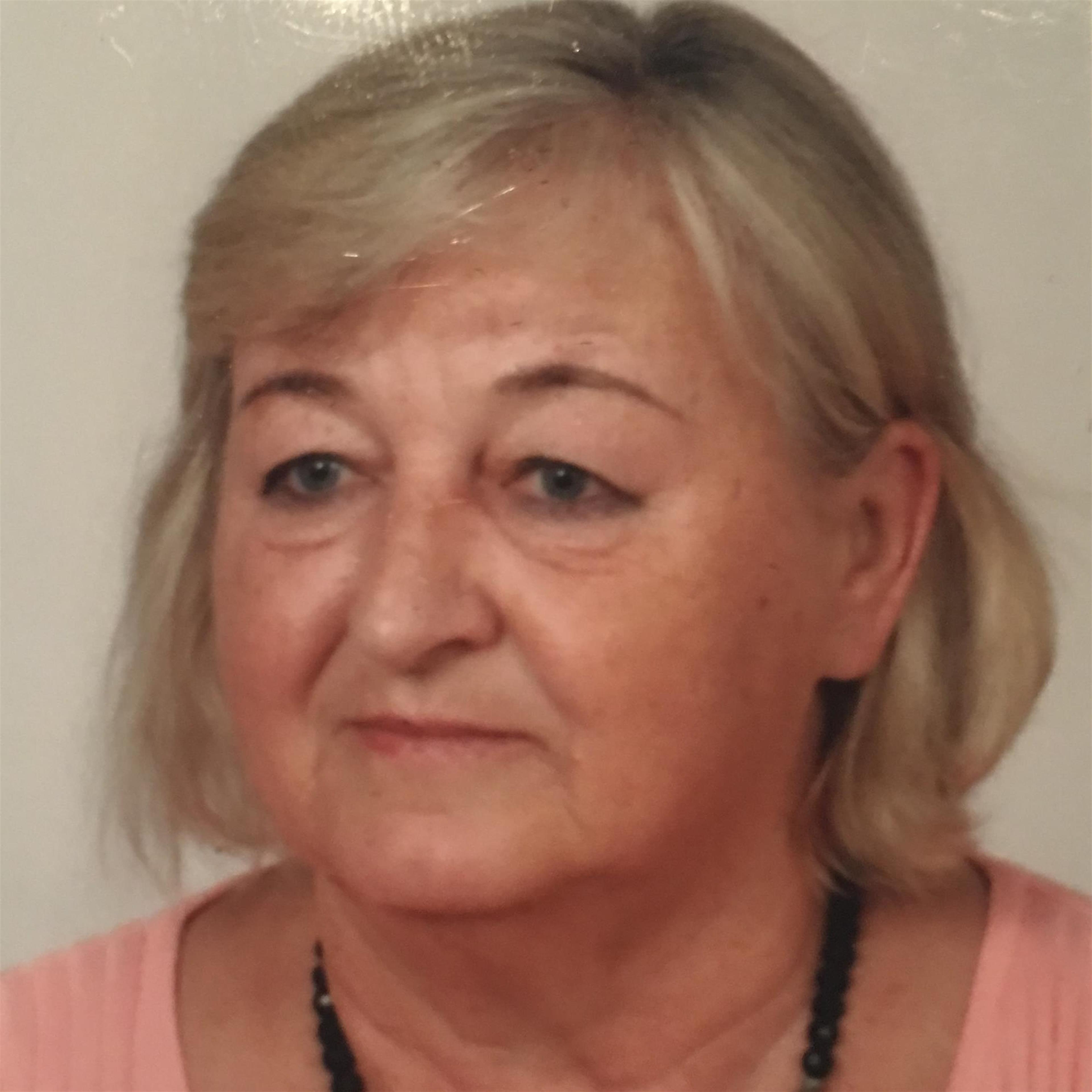 Donna  Golombek