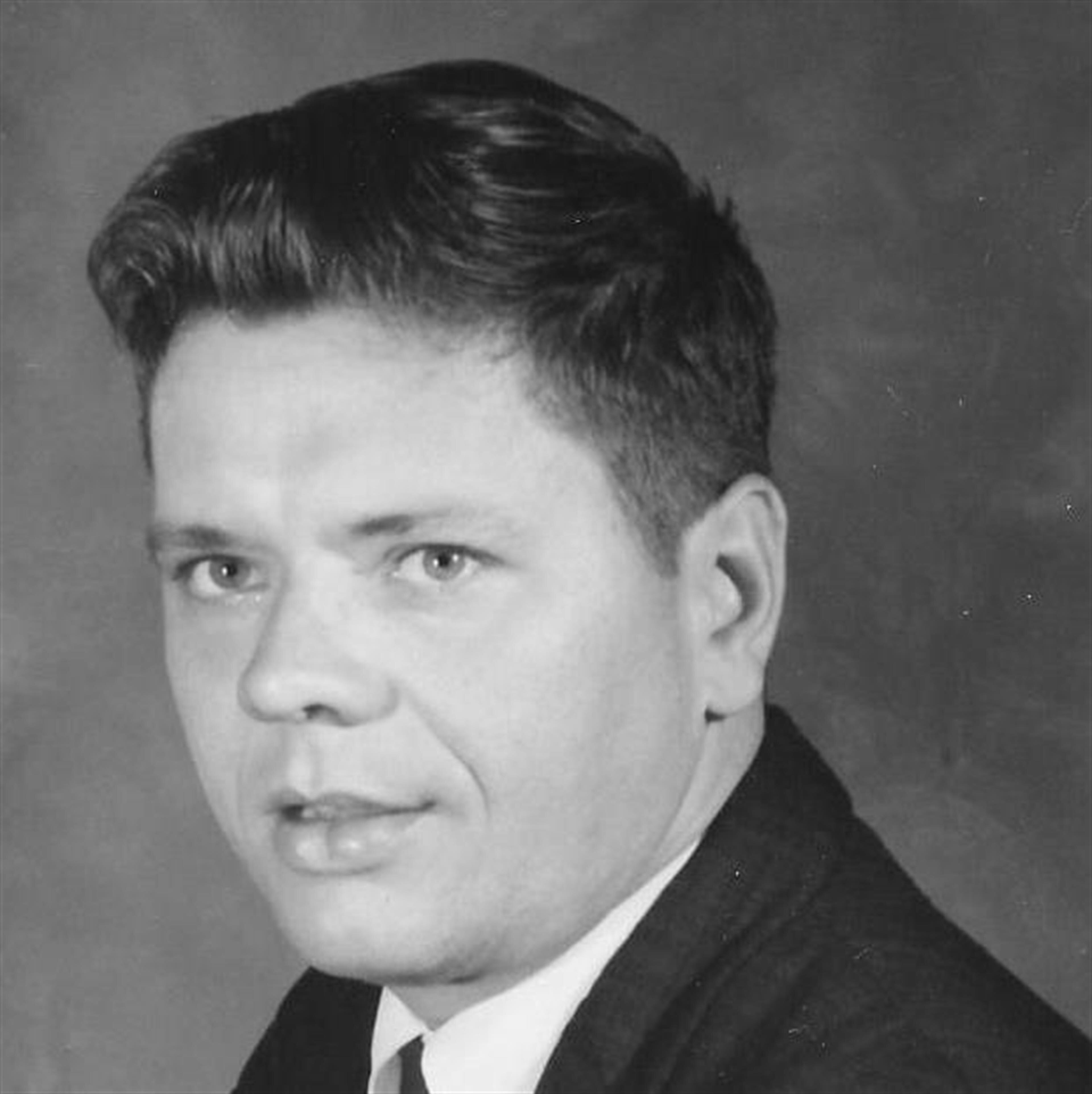 Robert  Lee Sanders