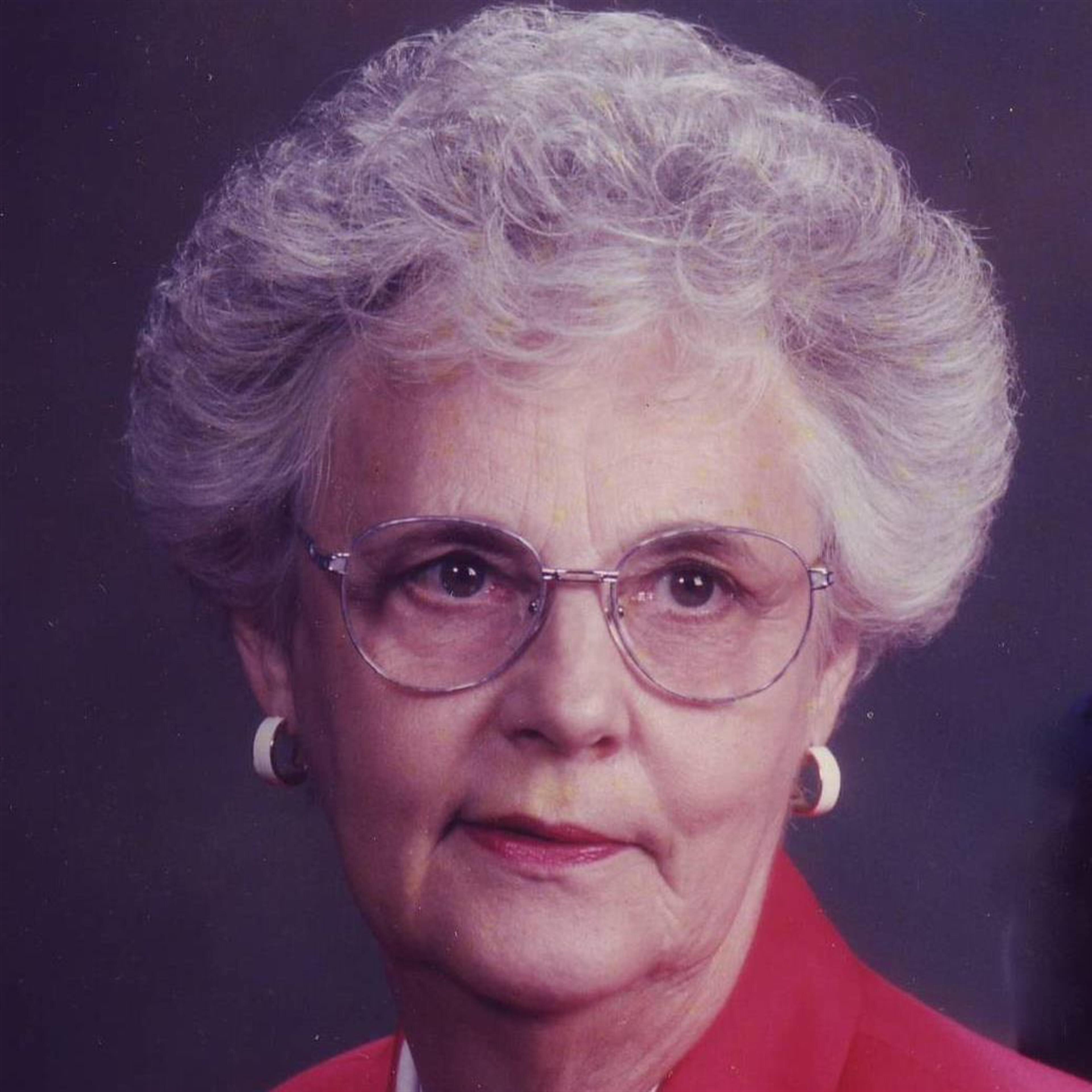 Maxine  McMillan (Lebanon)