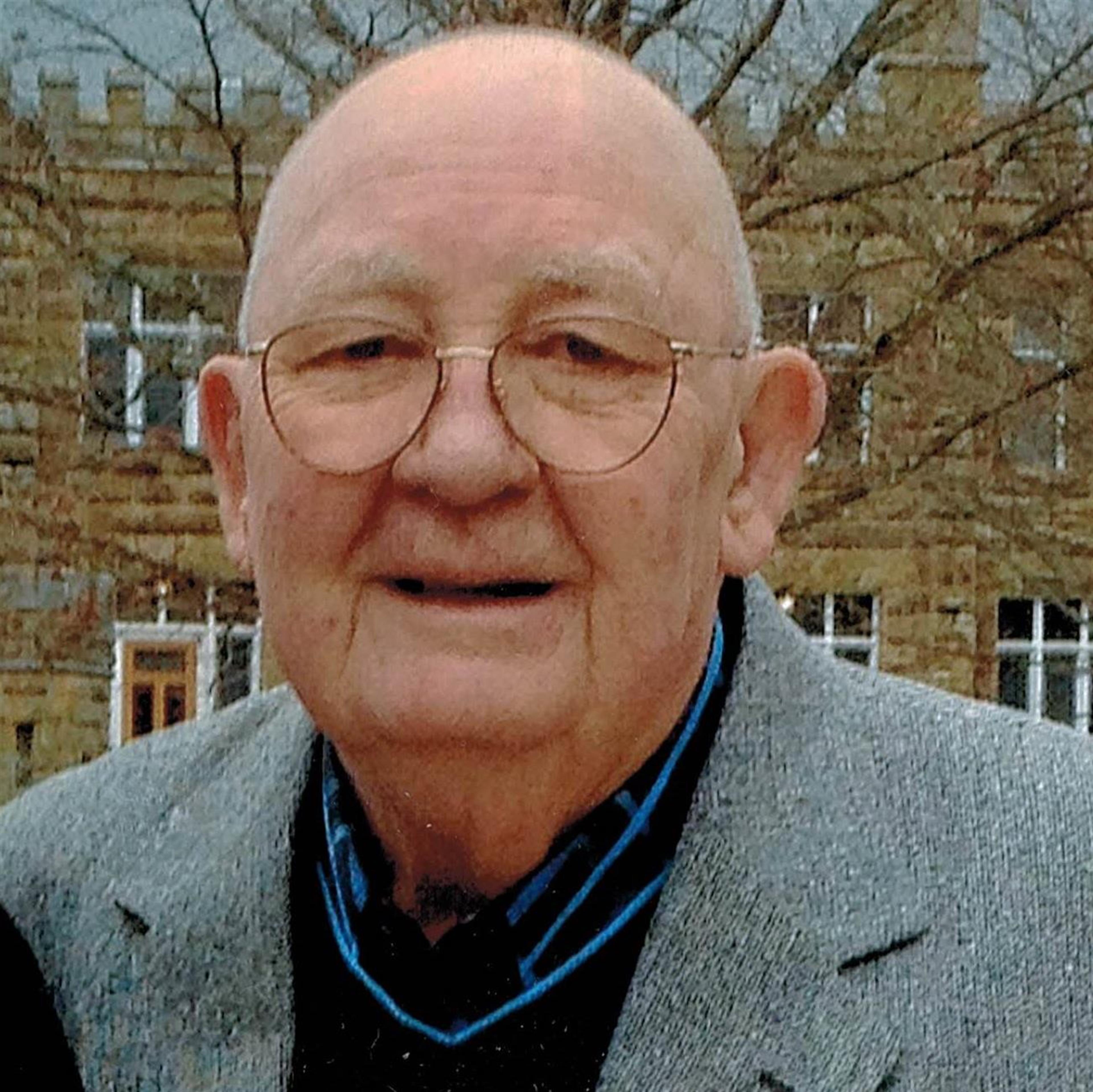 Mr.  Lloyd Potts