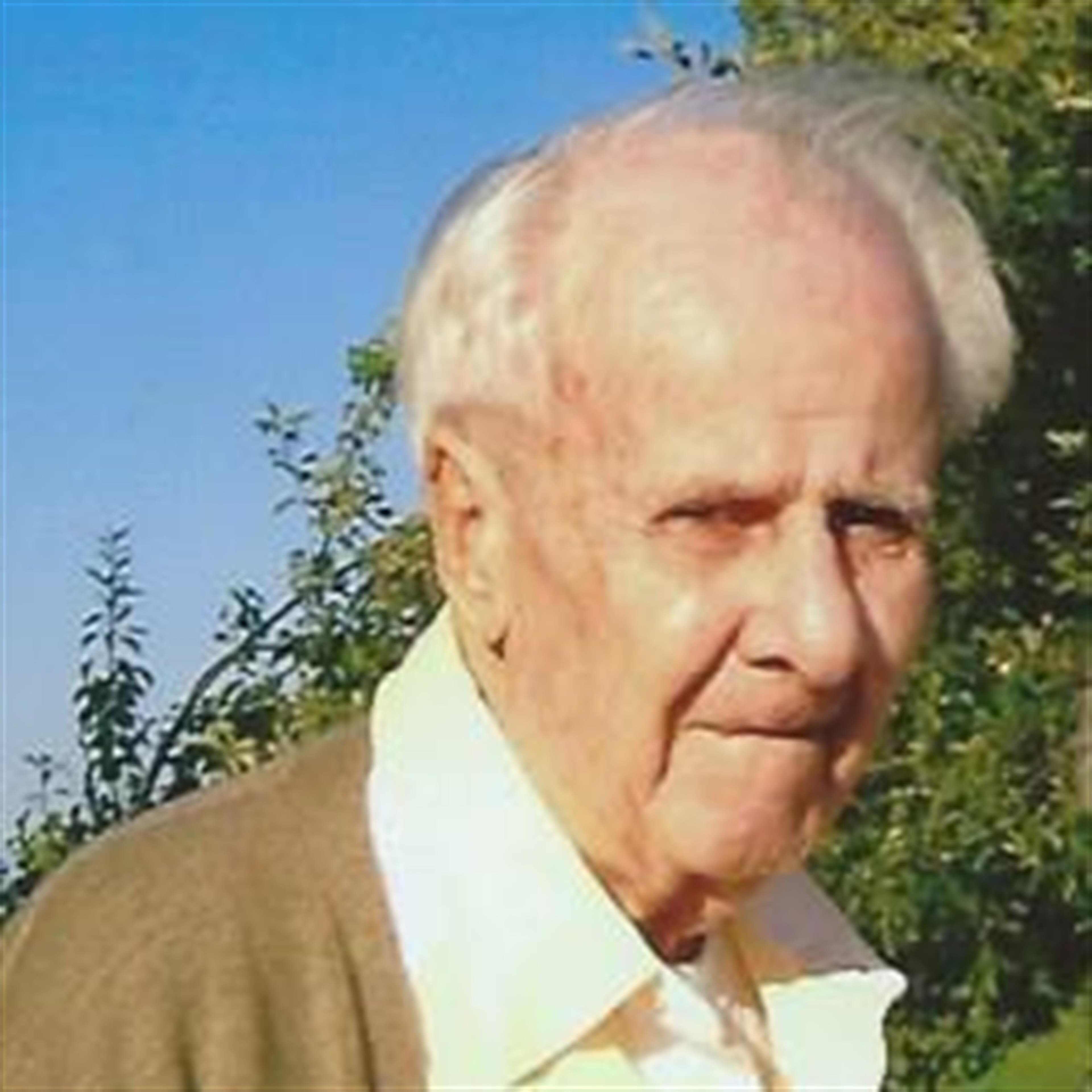 Robert E Cox