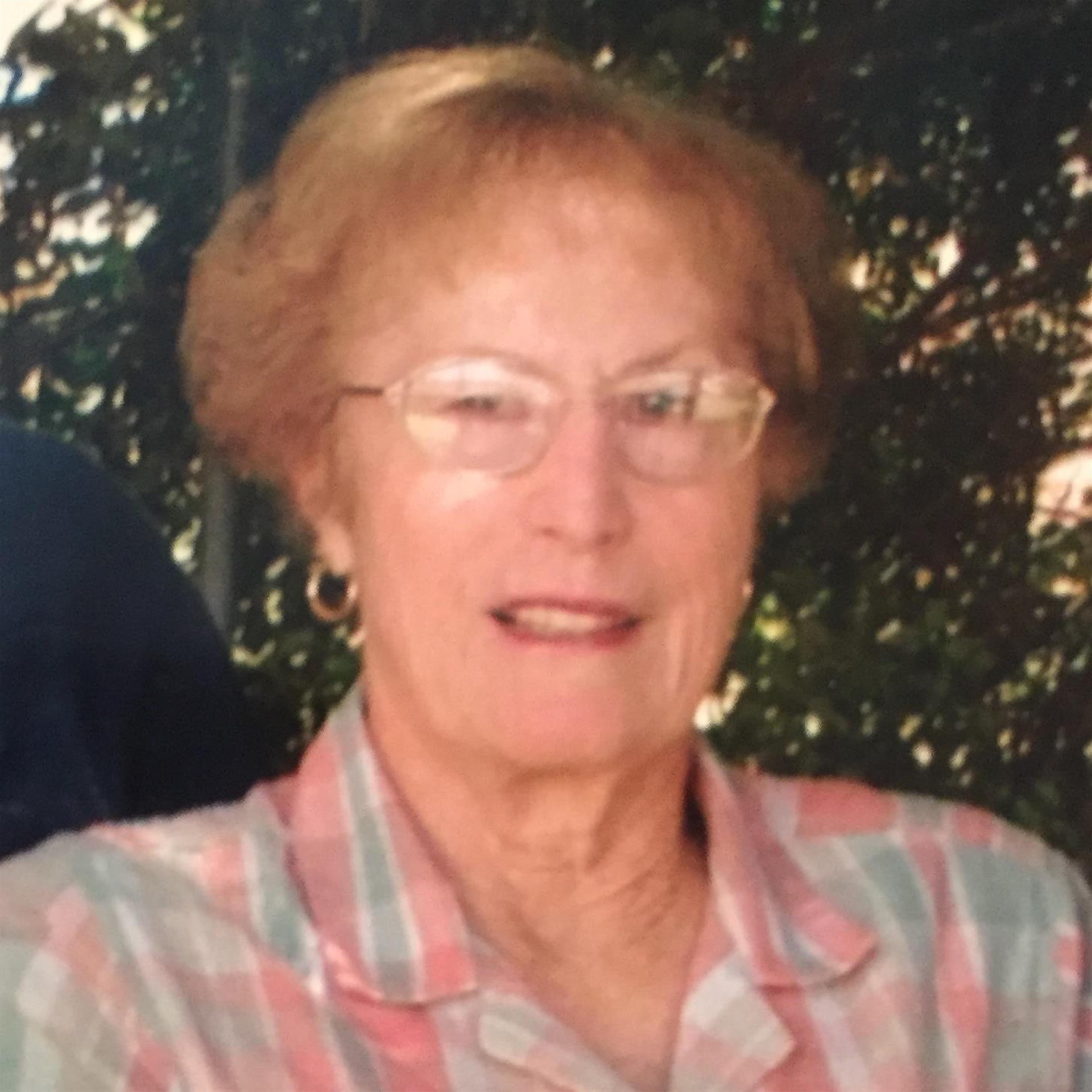 Lucille Ruth  Henderson