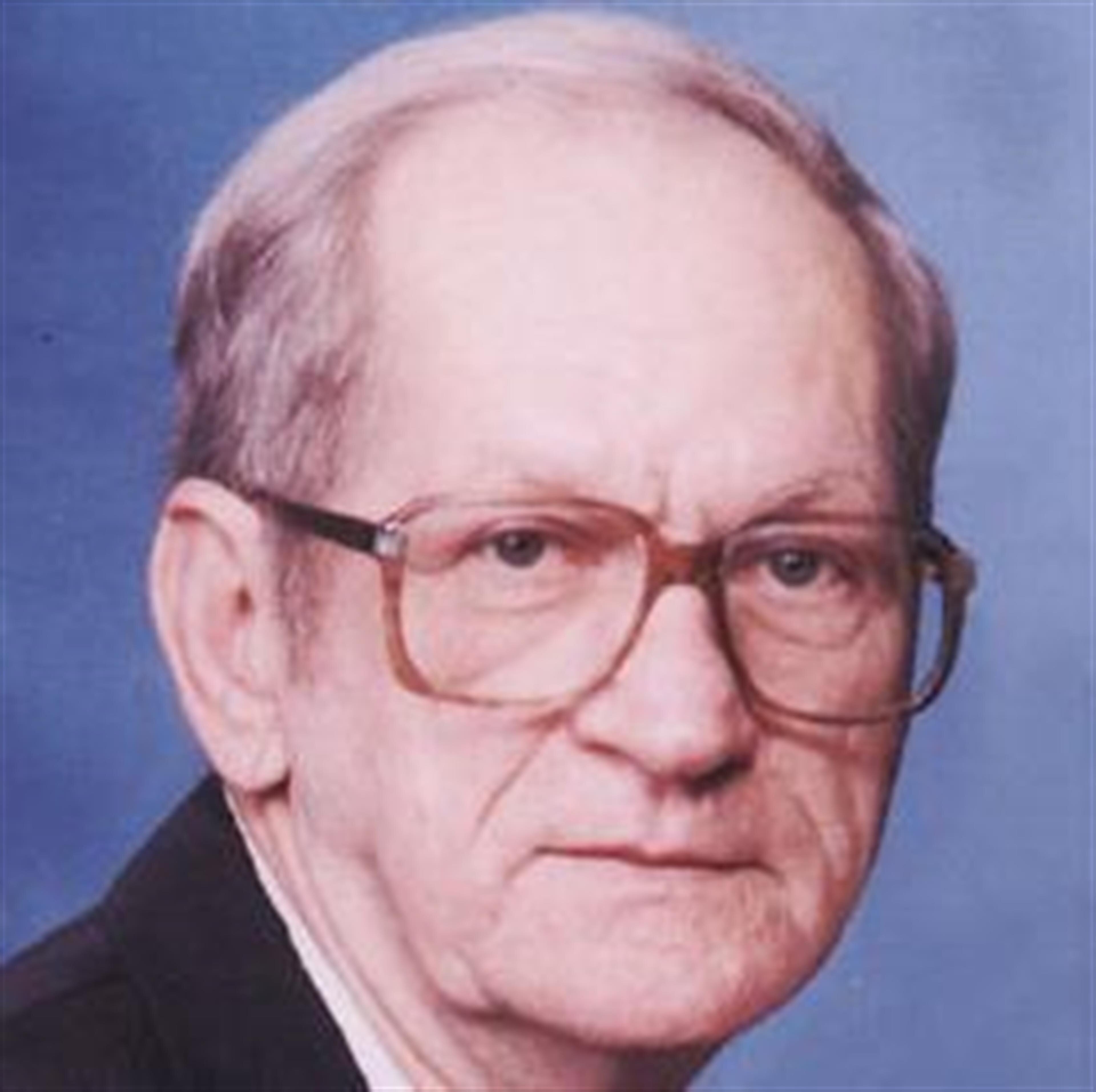 Tom W Cantrell