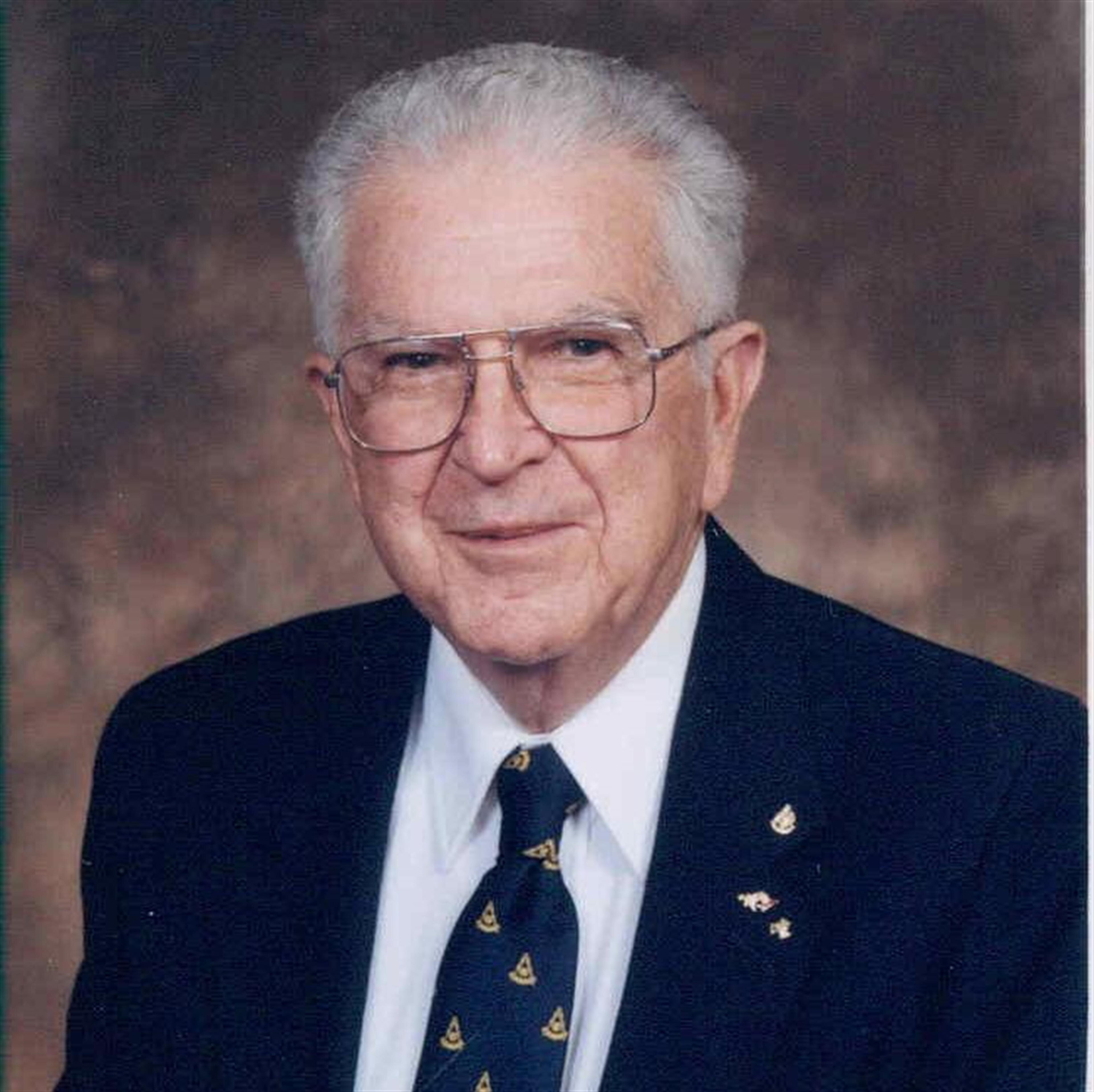 David C Hollowell