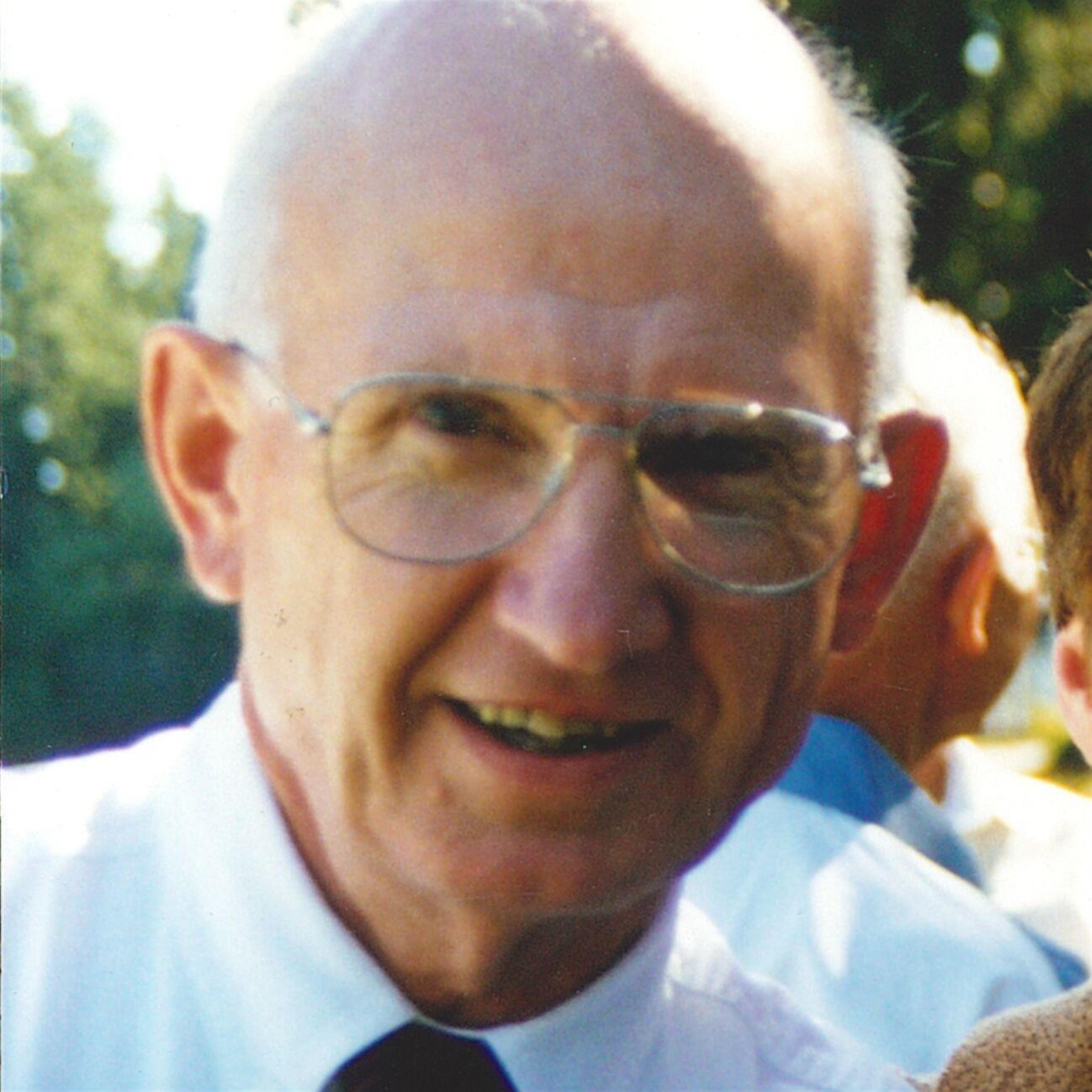 Dale R Steichen