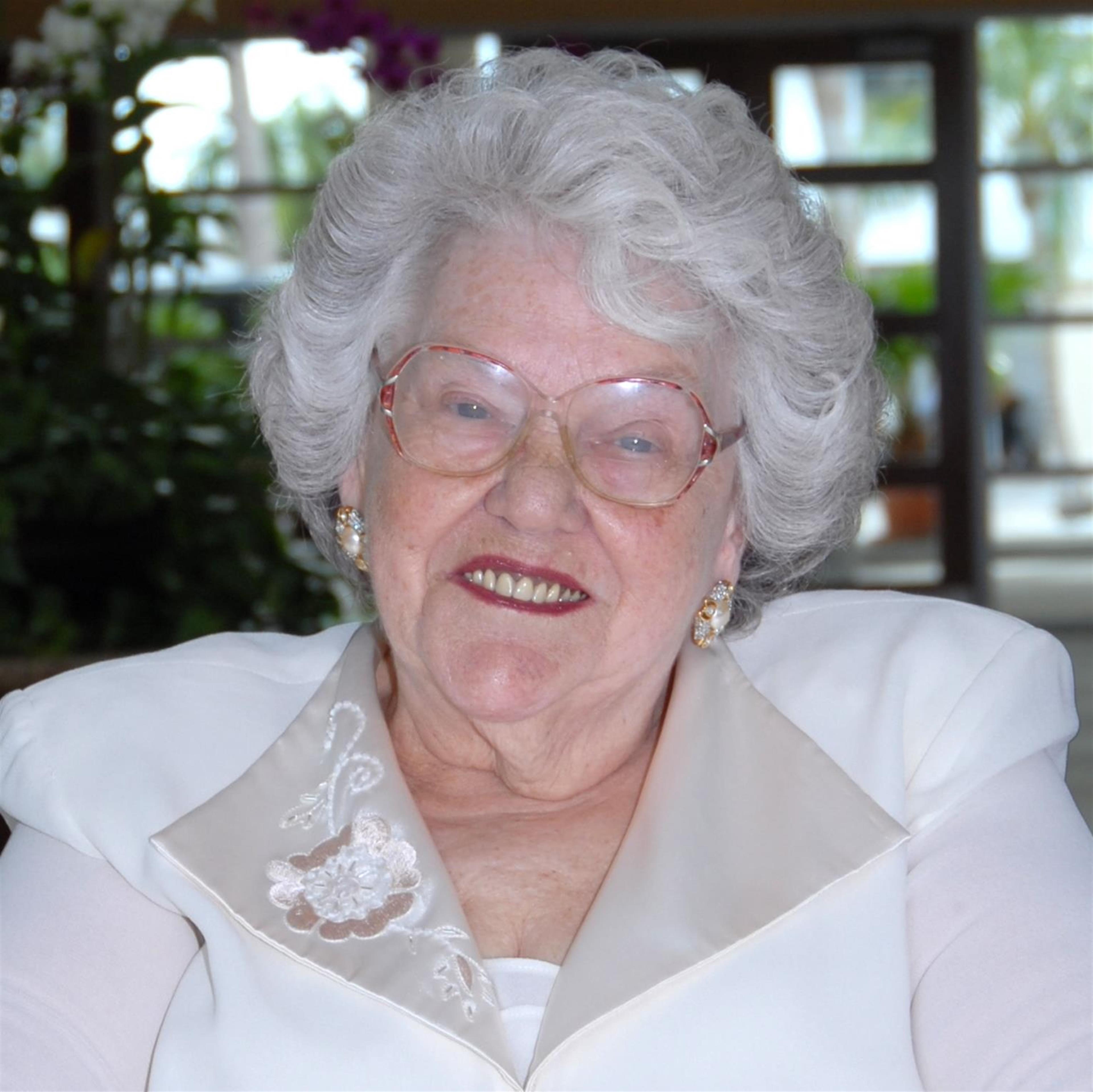 Muriel J Roach's obituary picture