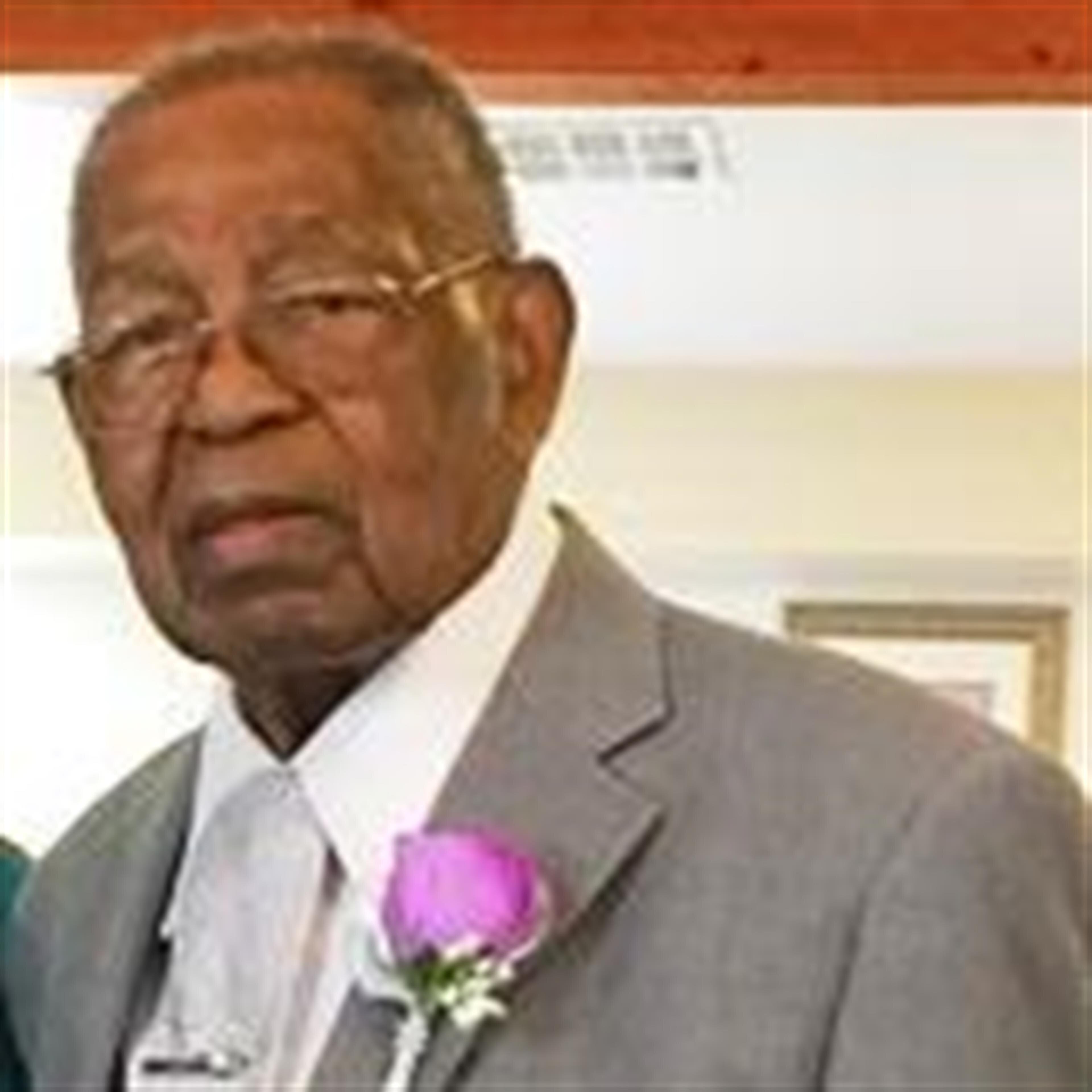 Mr Robert Douglas Williams